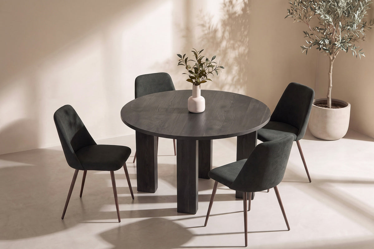 Rundes Esszimmerset in Schwarz: MDF-Tisch ⌀120 cm mit Stahlbeinen und zwei gepolsterte Stühle mit Polyester-Leinen-Bezug, Hersteller Venture Home.
