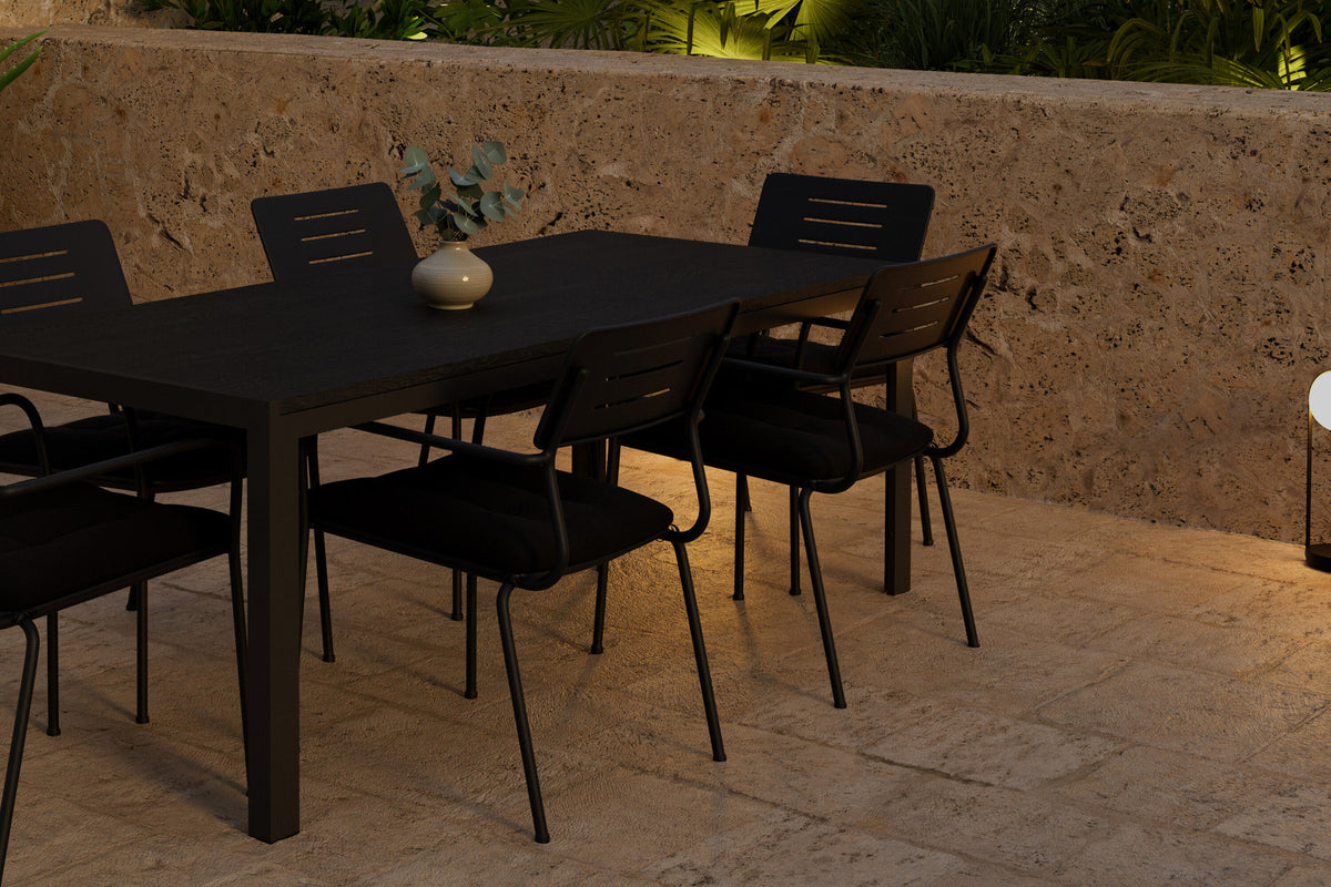 Tisch Mirko mit Stühlen Nicke in Schwarz präsentiert im Onlineshop von KAQTU Design AG. Gartentischset ist von Venture Home