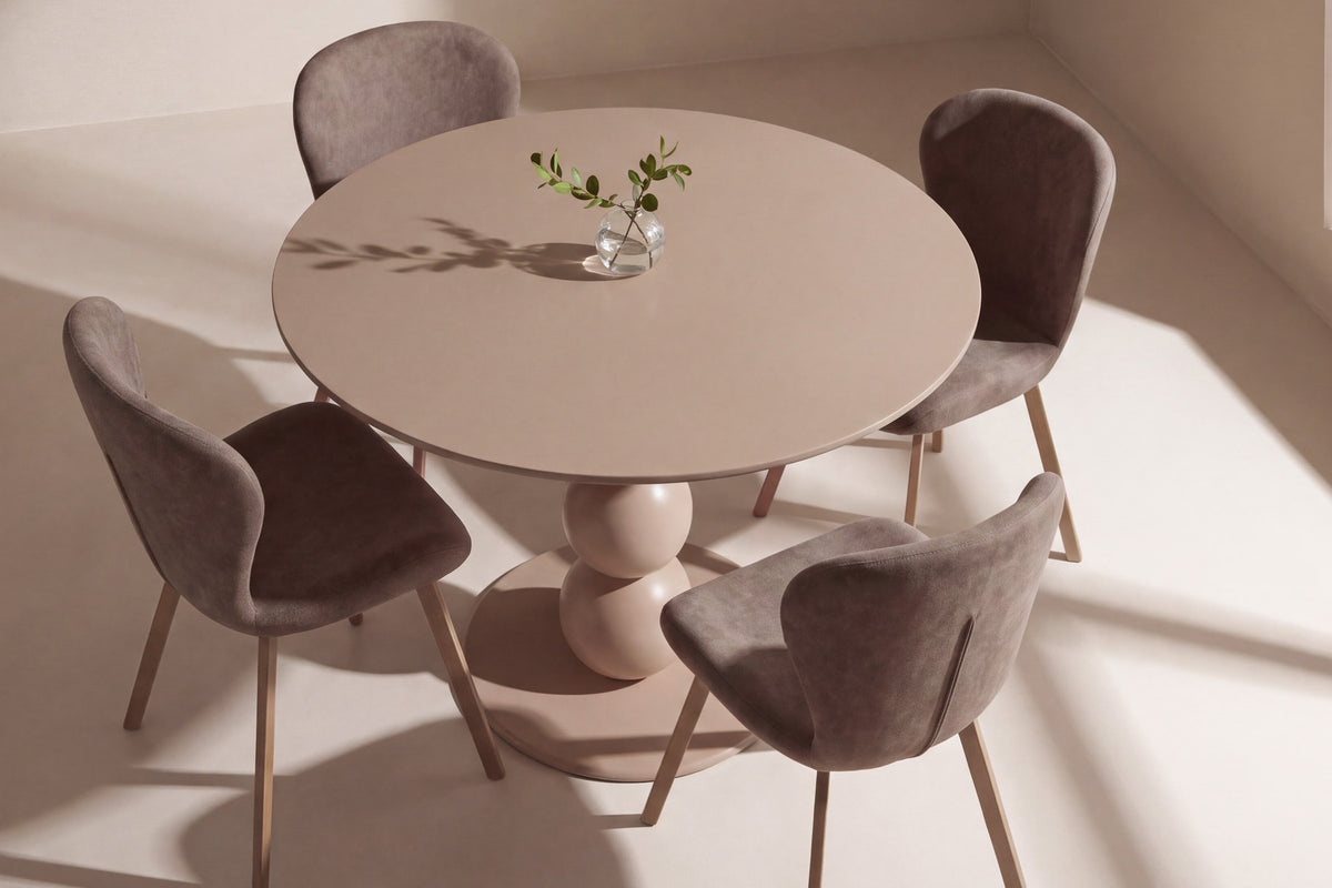 Boule Esstisch mit Lilja Stühlen in Braun präsentiert im Onlineshop von KAQTU Design AG. Esszimmerset ist von Venture Home