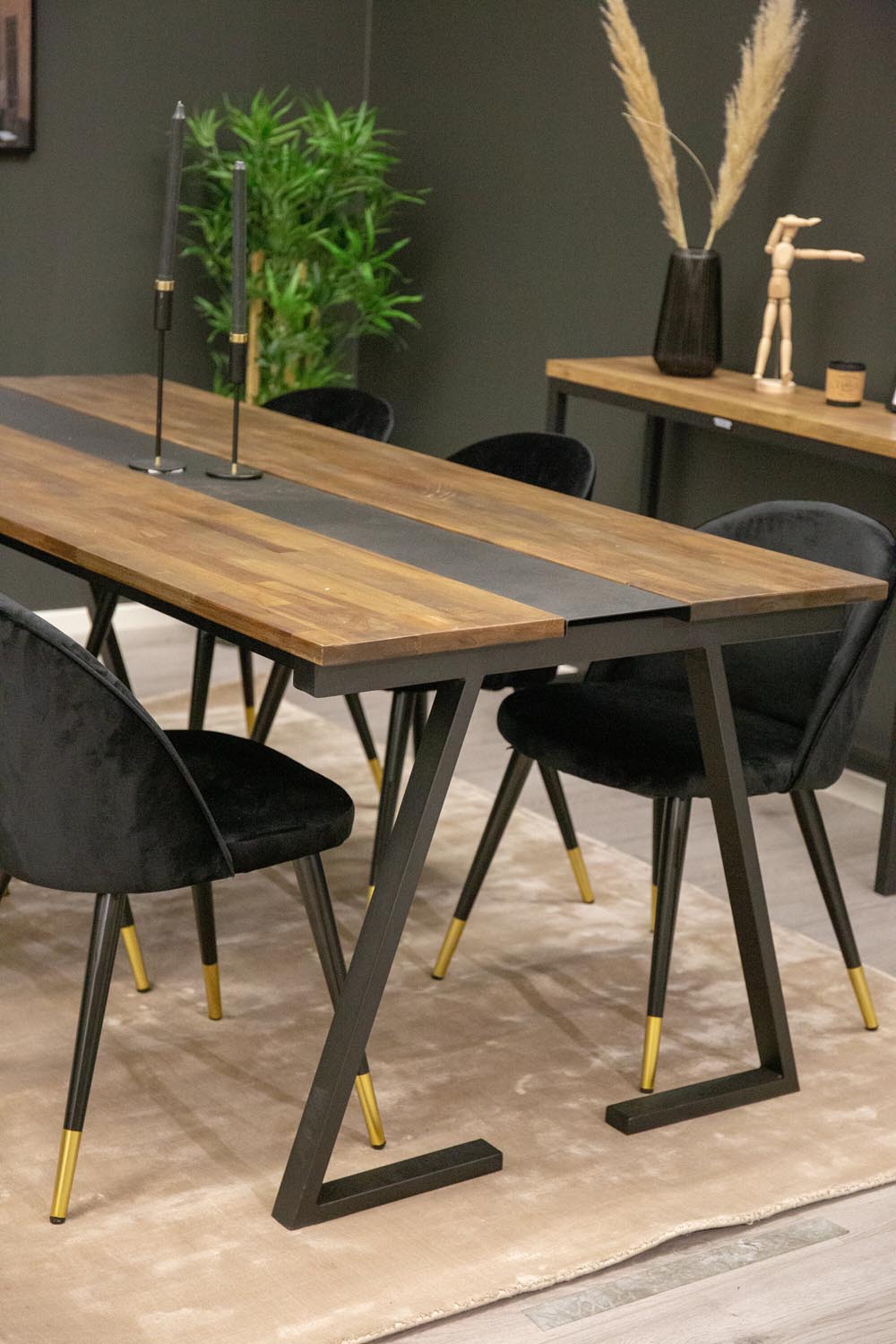 Jakarta Esszimmerset + Velvet 200cm/6St. in Schwarz / Gold präsentiert im Onlineshop von KAQTU Design AG. Esszimmerset ist von Venture Home