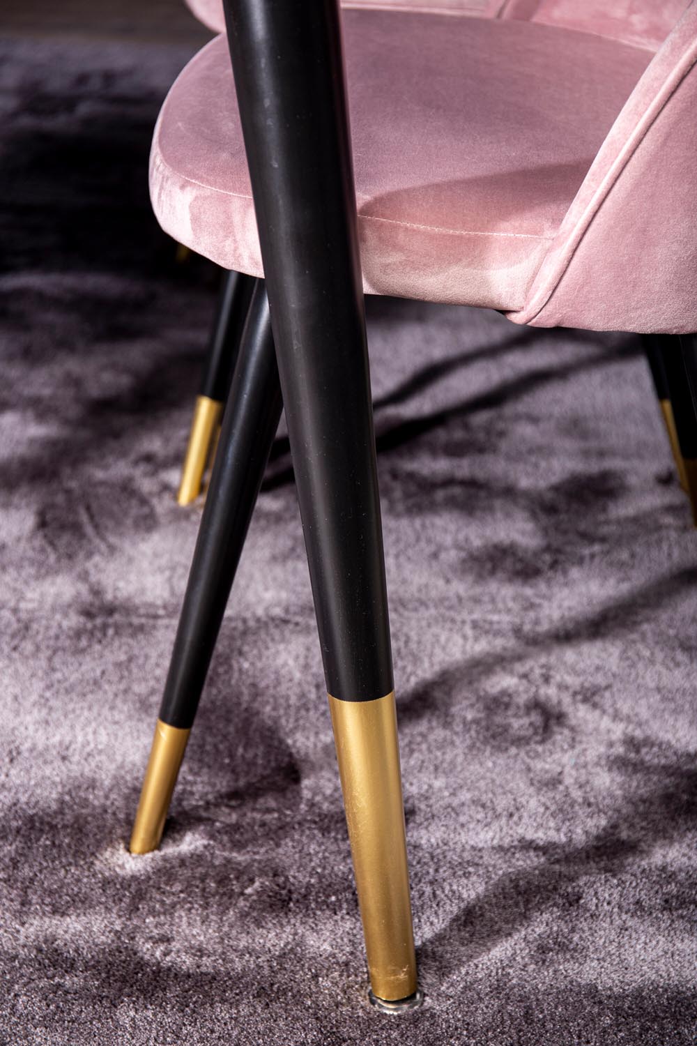 Dipp Esszimmerset + Velvet 180cm/6St. in Schwarz, Altrosa, Gold präsentiert im Onlineshop von KAQTU Design AG. Esszimmerset ist von Venture Home
