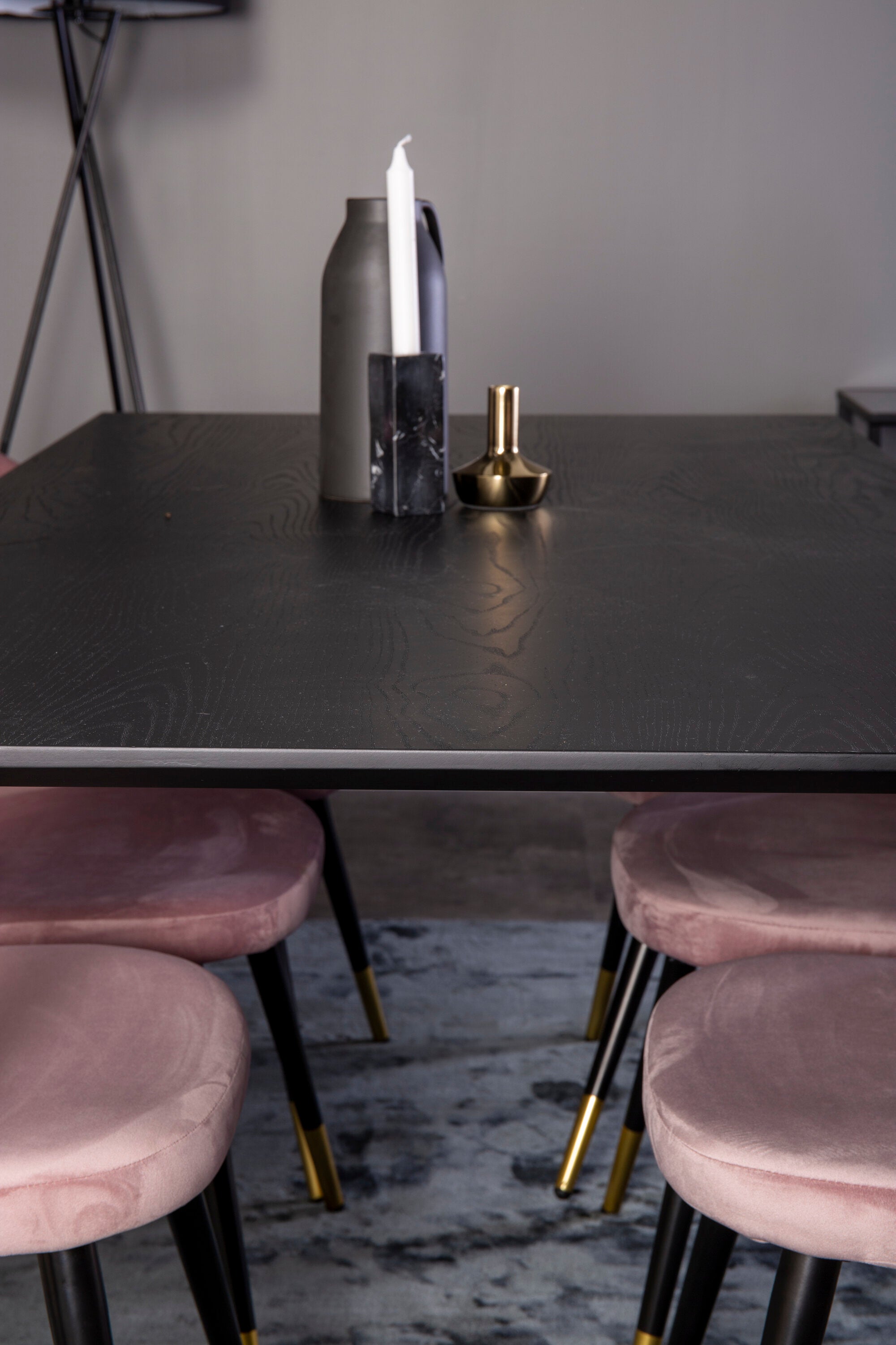 Dipp Esszimmerset + Velvet 180cm/6St. in Schwarz, Altrosa, Gold präsentiert im Onlineshop von KAQTU Design AG. Esszimmerset ist von Venture Home