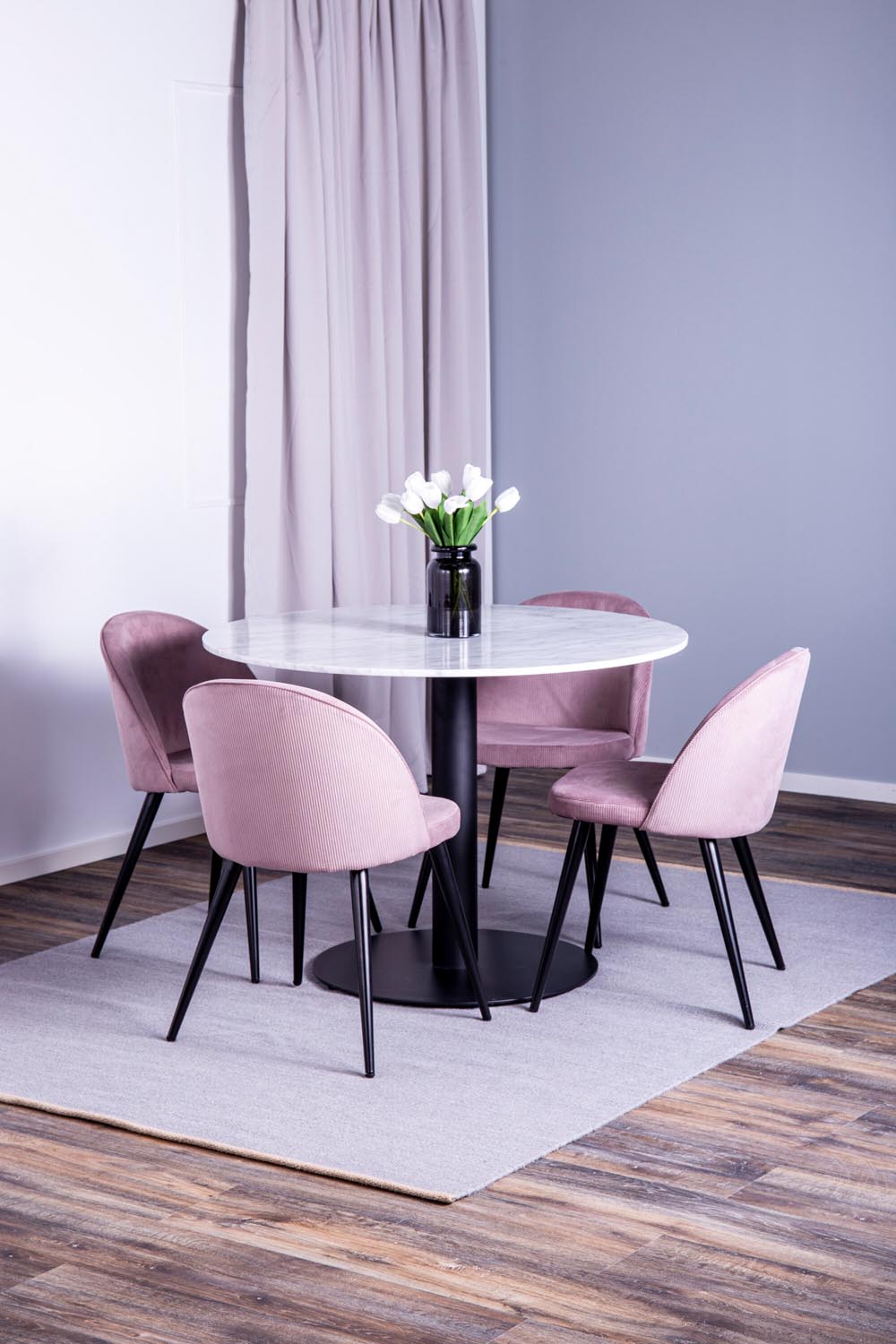 Estelle Esszimmerset + Velvet ⌀106cm in Schwarz, Altrosa präsentiert im Onlineshop von KAQTU Design AG. Esszimmerset ist von Venture Home