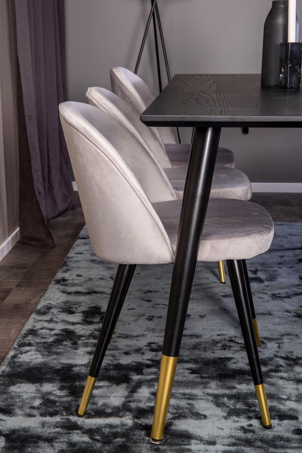 Dipp Esszimmerset + Velvet 180cm/6St. in Schwarz / Gold / Grau präsentiert im Onlineshop von KAQTU Design AG. Esszimmerset ist von Venture Home