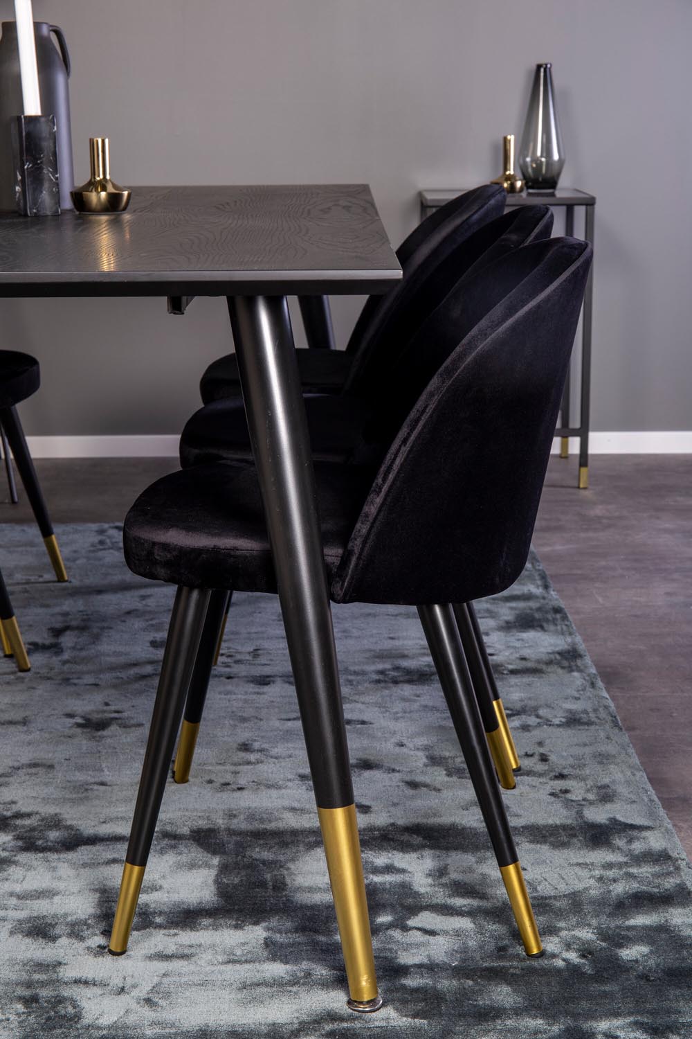 Dipp Esszimmerset + Velvet 180cm/6St. in Schwarz / Gold präsentiert im Onlineshop von KAQTU Design AG. Esszimmerset ist von Venture Home