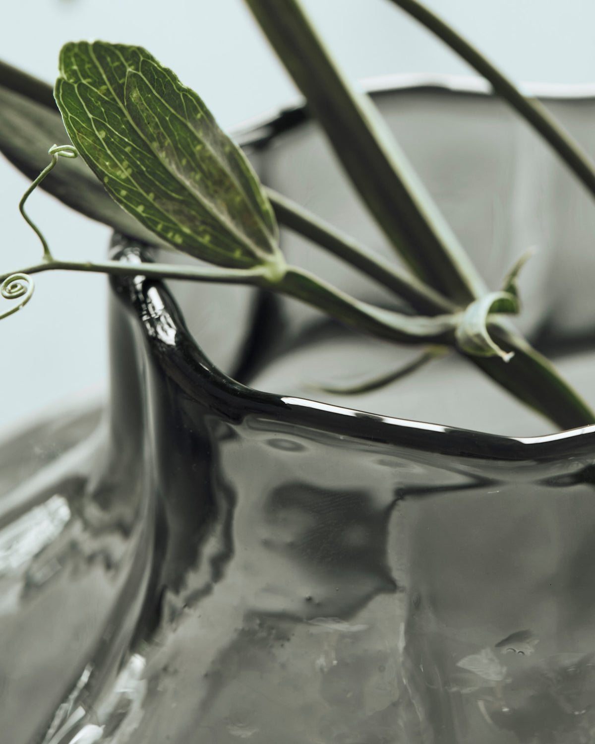 Vase, HDTurn, Rauchgrau in Rauchgrau präsentiert im Onlineshop von KAQTU Design AG. Vase ist von House Doctor
