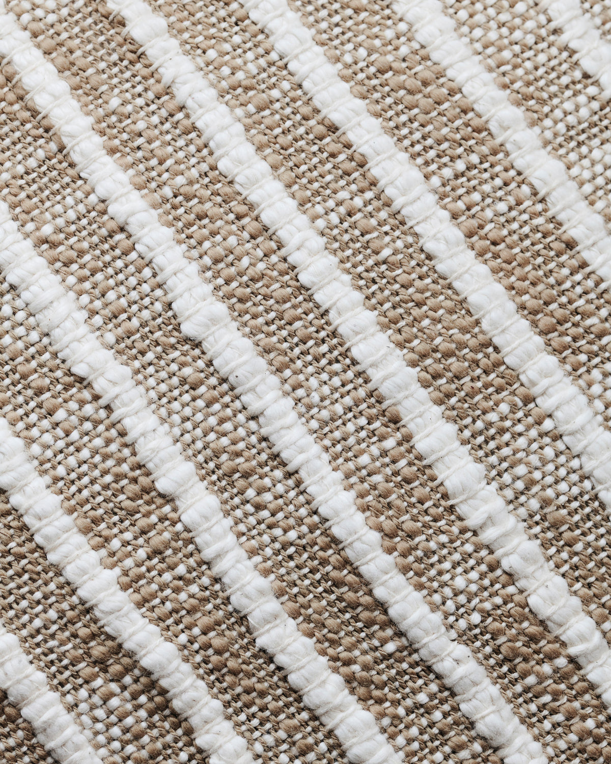 Kissenbezug, Yarn in Hellbraun präsentiert im Onlineshop von KAQTU Design AG. Deko Kissenbezug ist von House Doctor