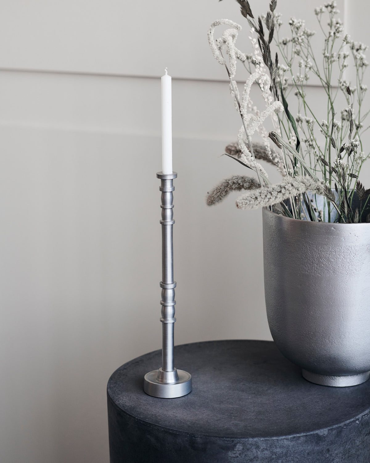 Kerzenständer, Jersey in Silber oxidiert präsentiert im Onlineshop von KAQTU Design AG. Einzelleuchter ist von House Doctor