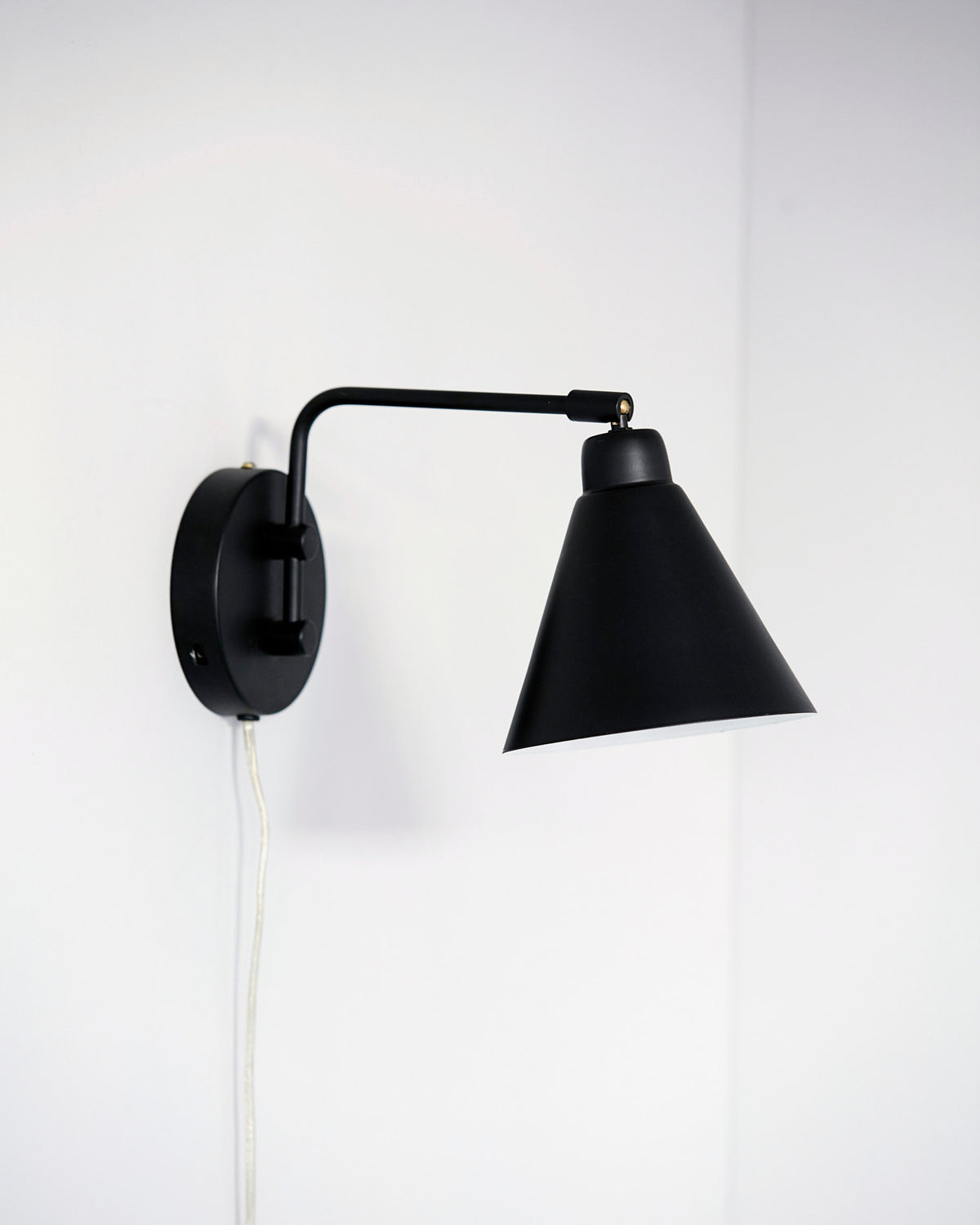 Wandleuchte, Game in Schwarz präsentiert im Onlineshop von KAQTU Design AG. Wandleuchte ist von House Doctor
