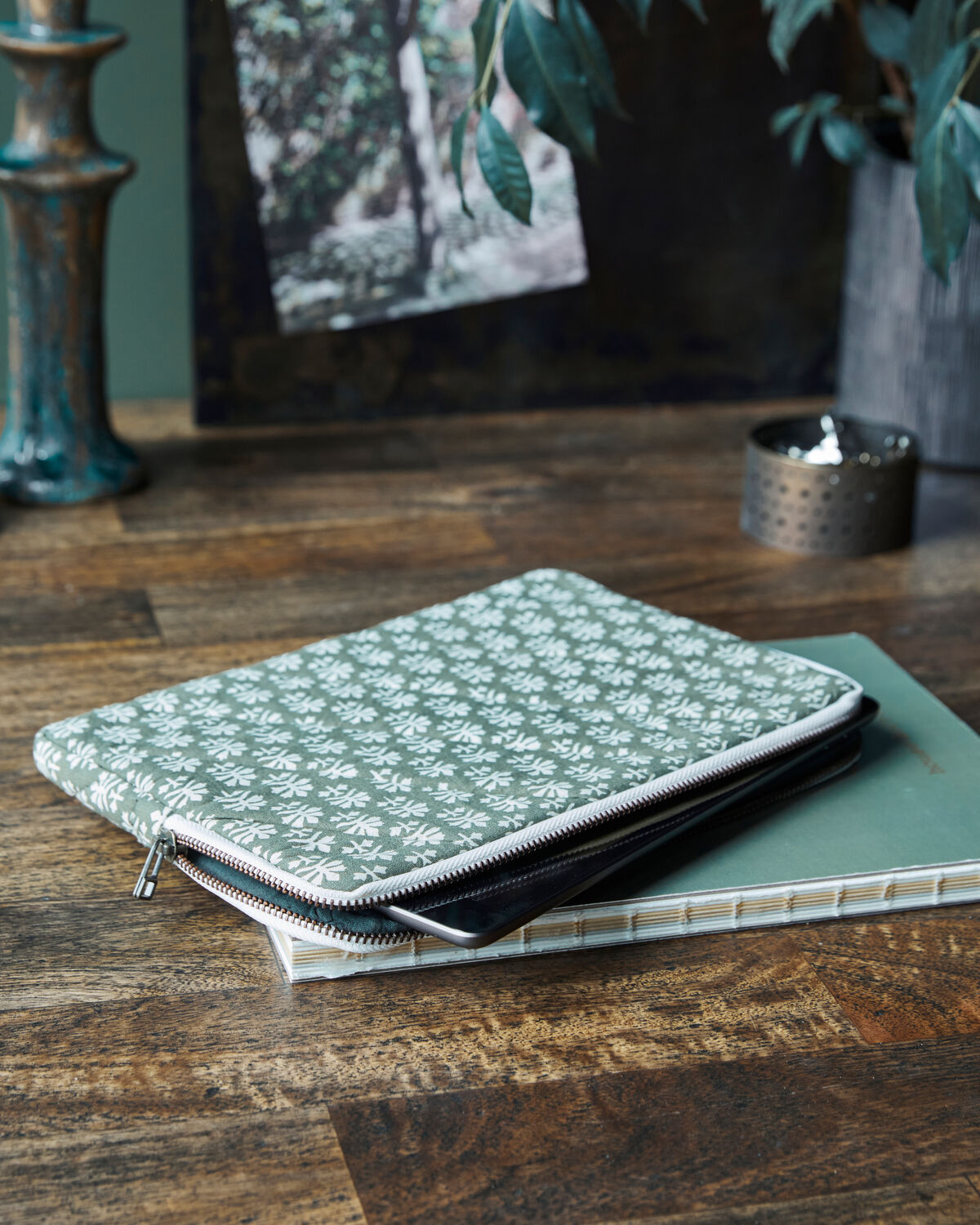 Tablet-Hülle, HDRest, Grün in Grün präsentiert im Onlineshop von KAQTU Design AG. Büromaterial ist von House Doctor