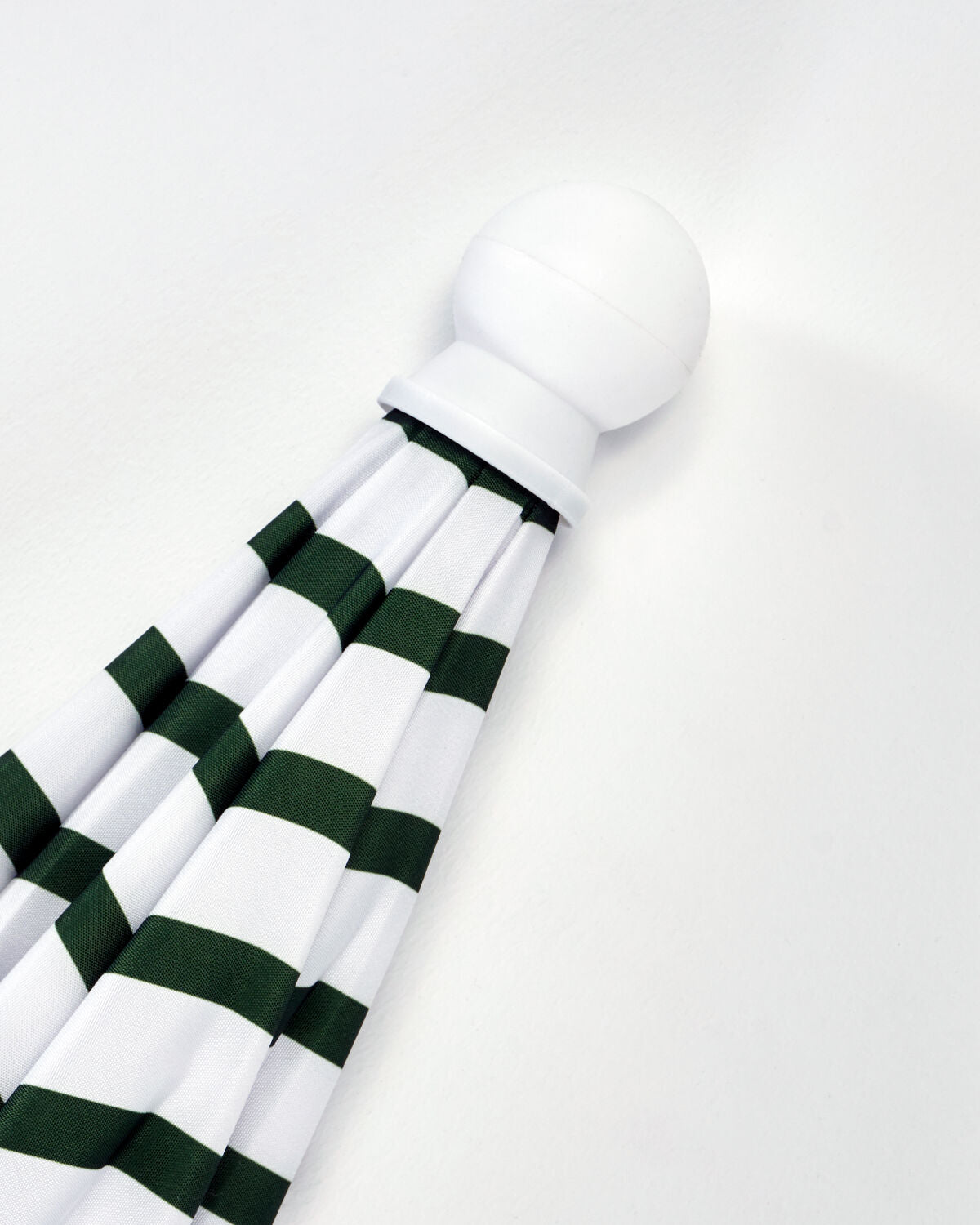 Strand-/Gartenschirm, Oktogon in Grün / Weiss präsentiert im Onlineshop von KAQTU Design AG. Sonnenschirm ist von House Doctor