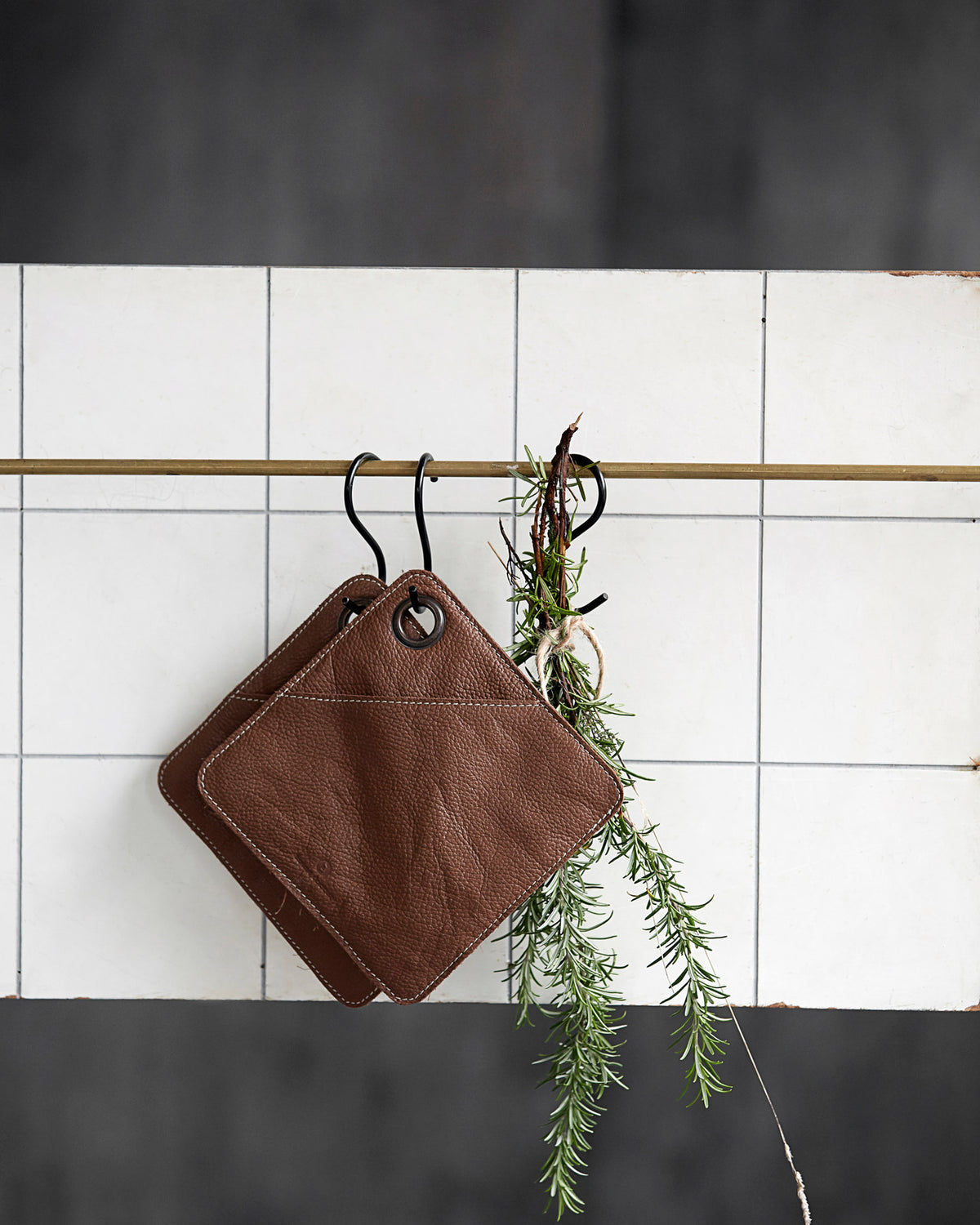Topflappen, Square in Braun präsentiert im Onlineshop von KAQTU Design AG. Geschirrtuch ist von House Doctor