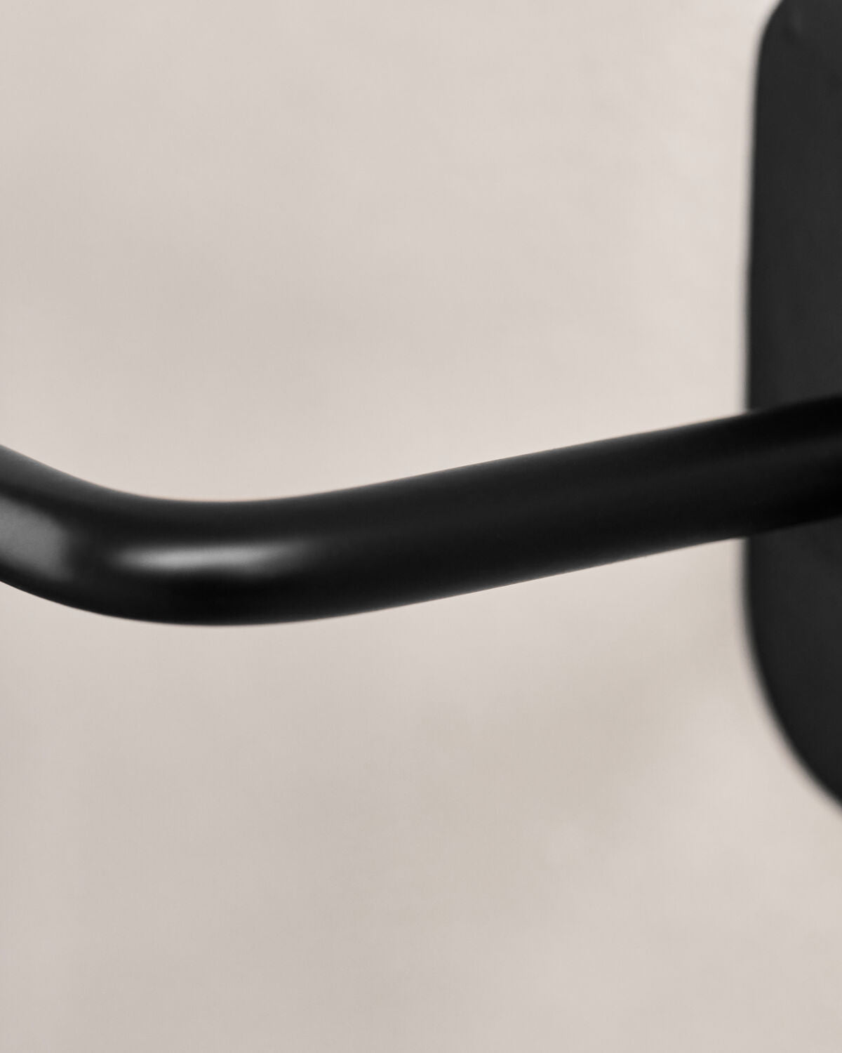 Handtuchhalter, Pati, Schwarz in Schwarz präsentiert im Onlineshop von KAQTU Design AG. Handtuchhalter ist von House Doctor