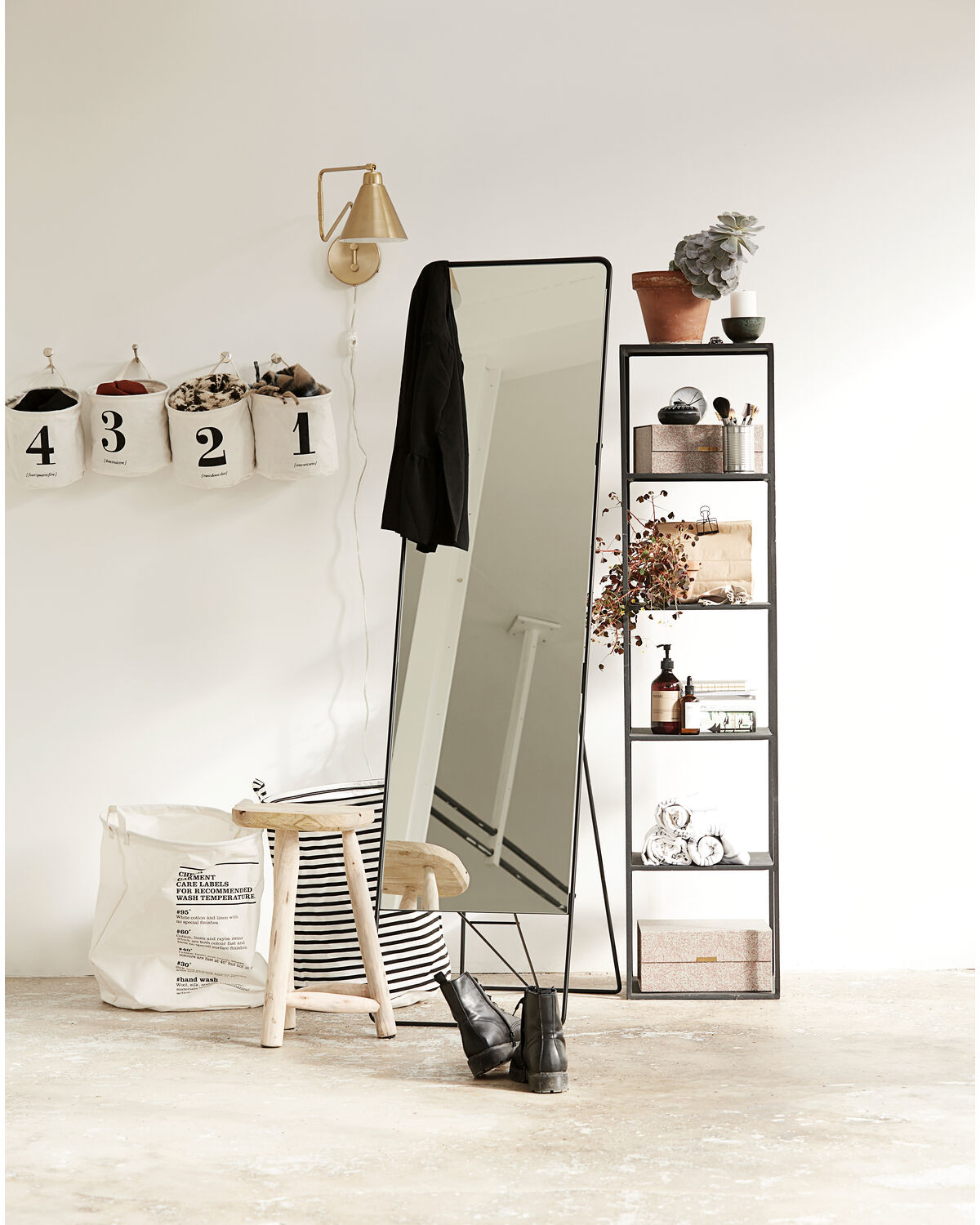 Wäschesack, Stripes in Schwarz / Weiss präsentiert im Onlineshop von KAQTU Design AG. Wäschekorb ist von House Doctor
