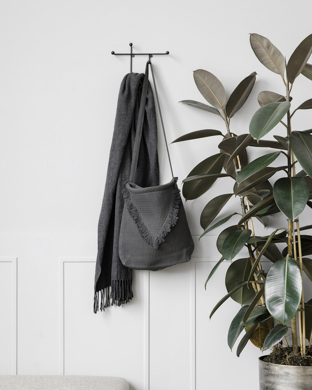 Haken, Prea in Mattschwarz präsentiert im Onlineshop von KAQTU Design AG. Kleiderhaken ist von House Doctor