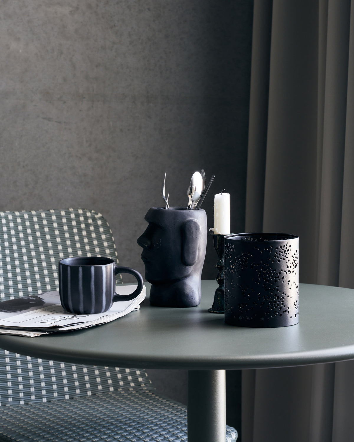 Teelichthalter, HDRando, Schwarz in Schwarz präsentiert im Onlineshop von KAQTU Design AG. Kerzenständer ist von House Doctor