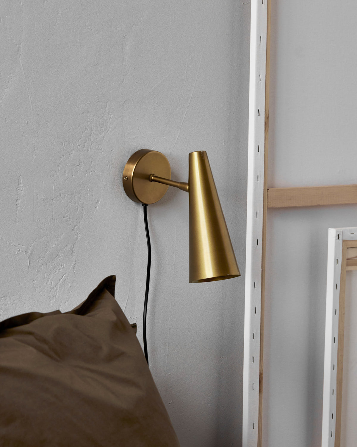 Wandleuchte Precise aus Eisen mit Messingzubehör, Industrial-Stil, Kabel mit Schalter