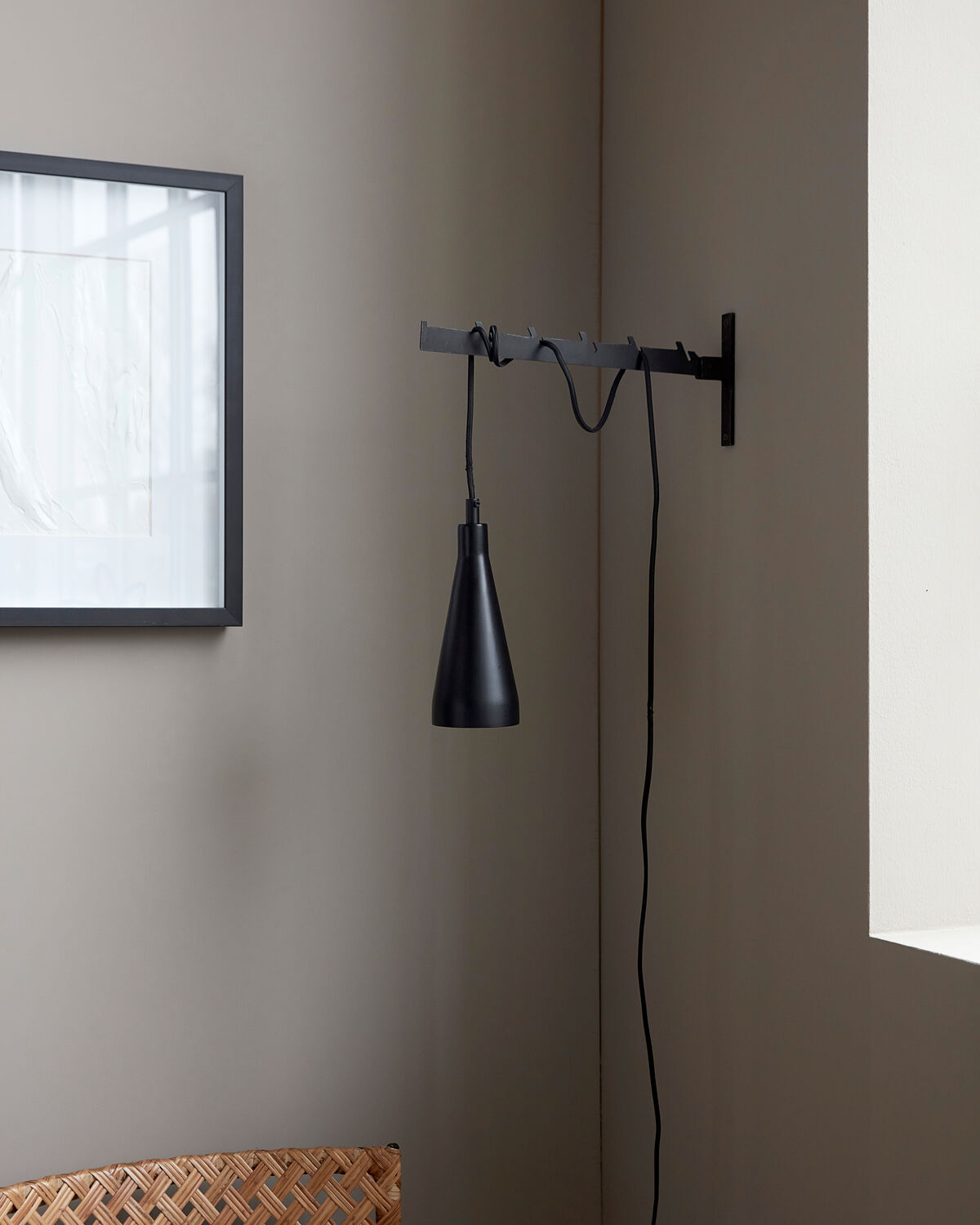 Haken, Puri in Schwarz präsentiert im Onlineshop von KAQTU Design AG. Aufbewahrungskorb ist von House Doctor