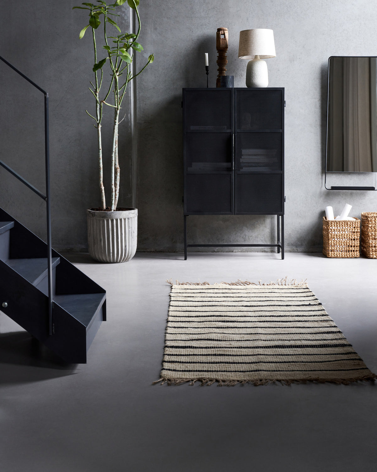Teppich, Sima in Schwarz / Natur präsentiert im Onlineshop von KAQTU Design AG. Teppich ist von House Doctor