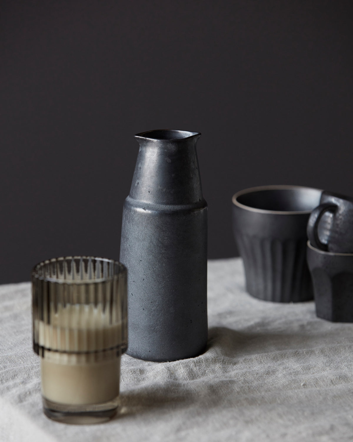 Flasche, Pion in Schwarz/Braun präsentiert im Onlineshop von KAQTU Design AG. Karaffe ist von House Doctor