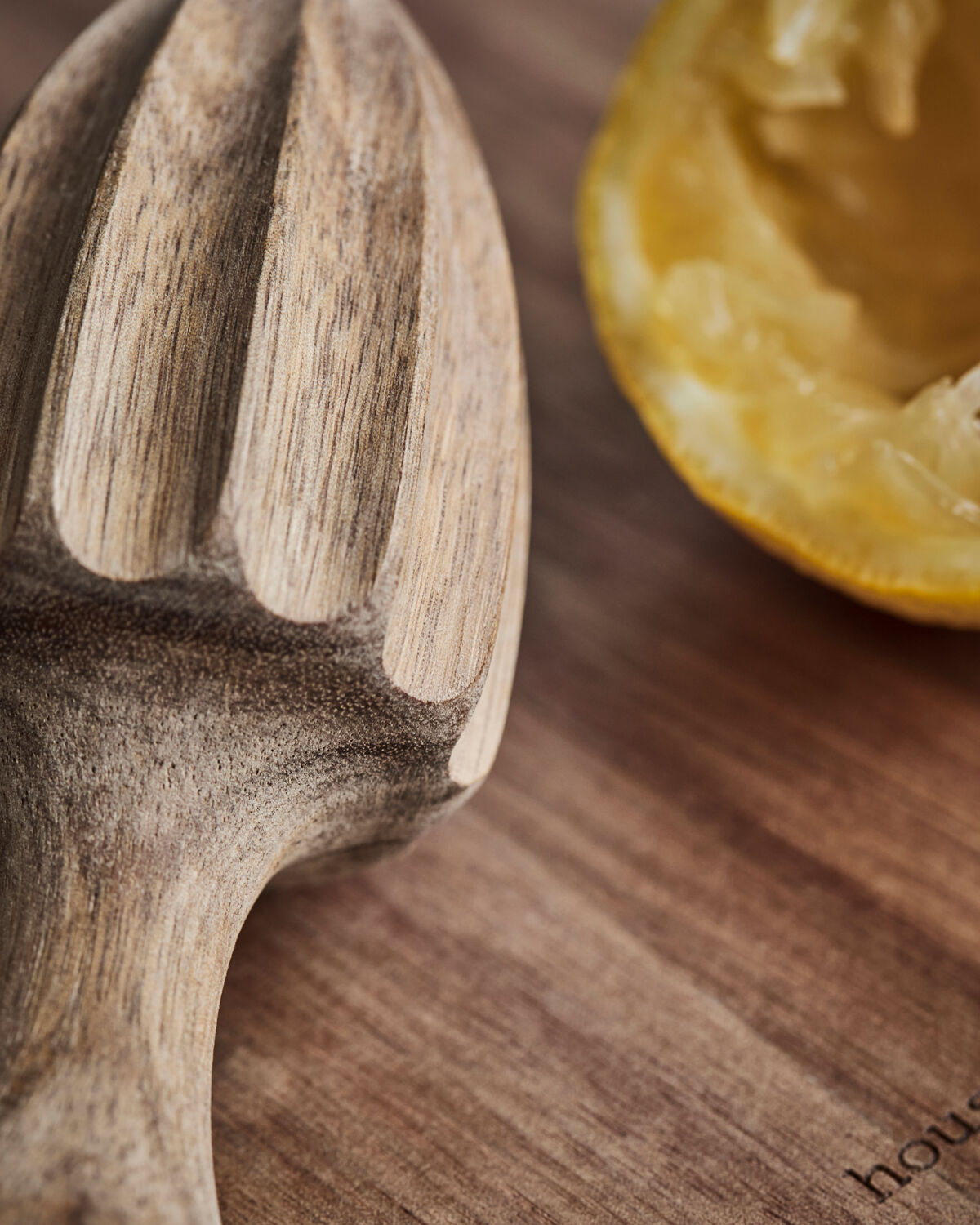 Zitruspresse, HDEya, Natur in Natur präsentiert im Onlineshop von KAQTU Design AG. Besteck ist von House Doctor