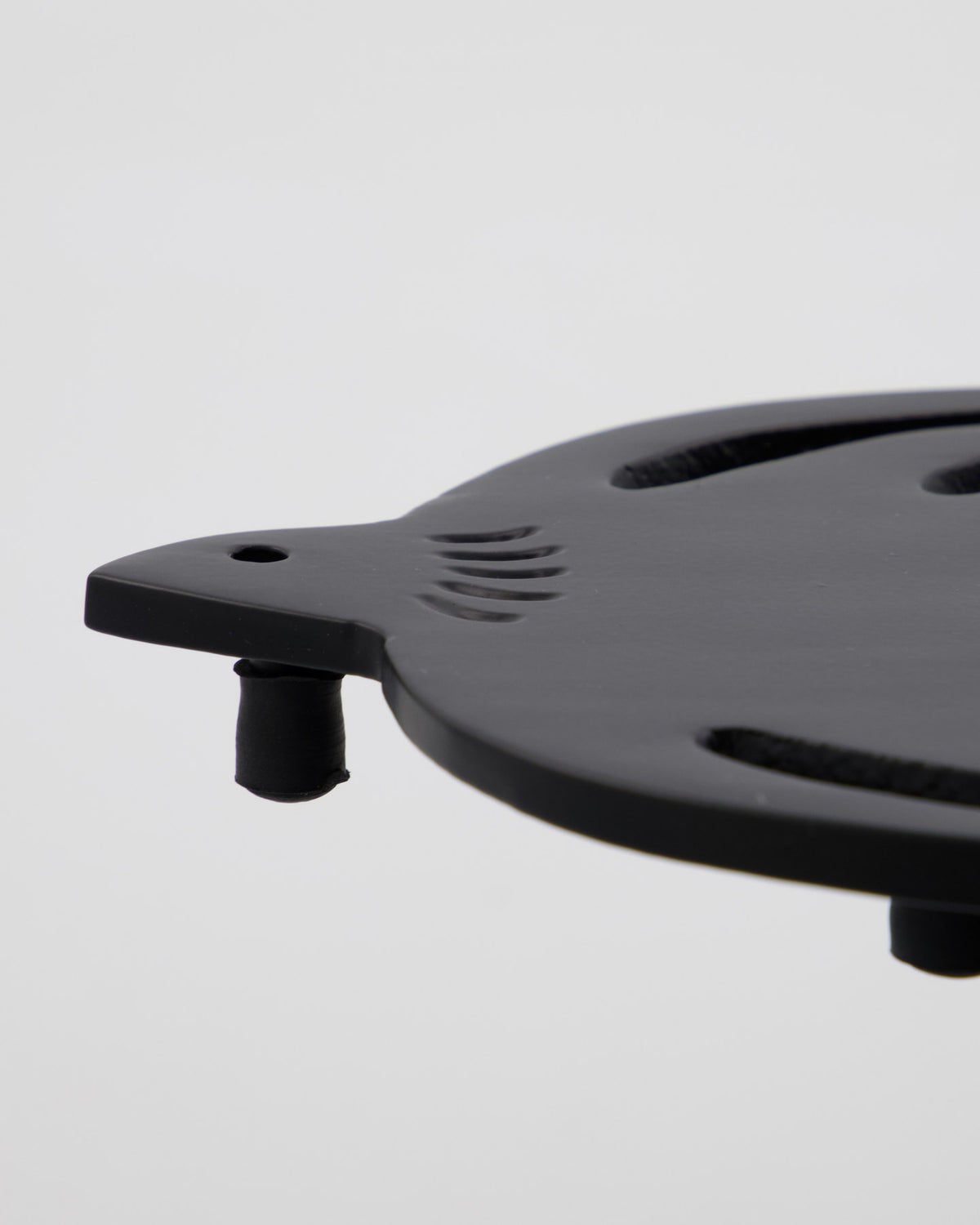 Untersetzer, HDPira, Schwarz in Schwarz präsentiert im Onlineshop von KAQTU Design AG. Pfannenuntersetzer ist von House Doctor
