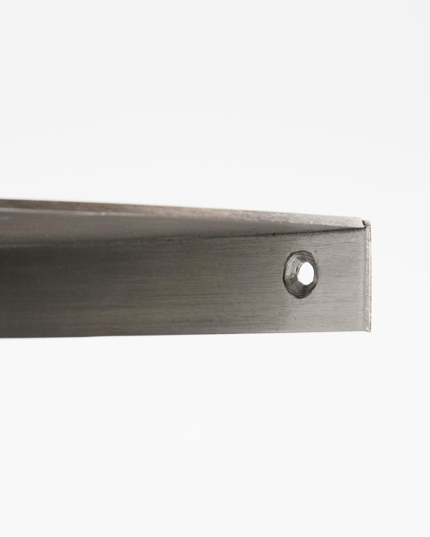 Eleganter Beistelltisch HDMega von House Doctor in gebürstetem Silber. Ideal für jeden Raum, vereint Funktionalität und modernes Design.