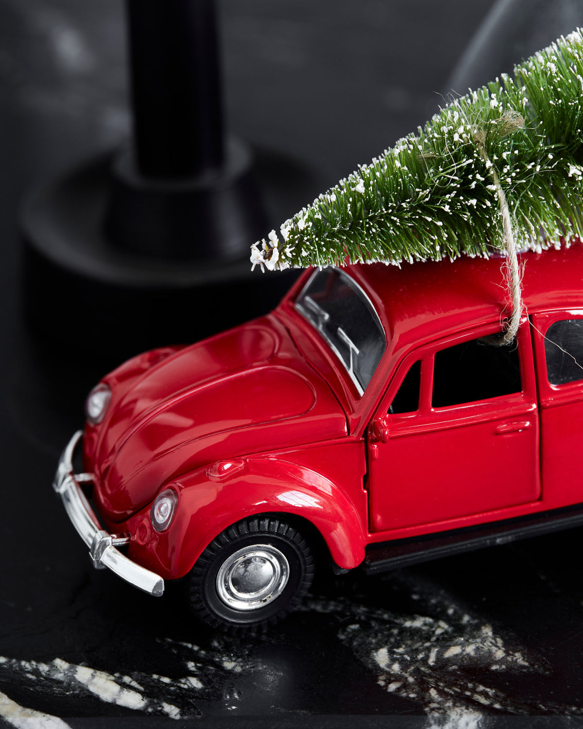Dekoration, Xmas car in Rot präsentiert im Onlineshop von KAQTU Design AG. Weihnachtszubehör ist von House Doctor