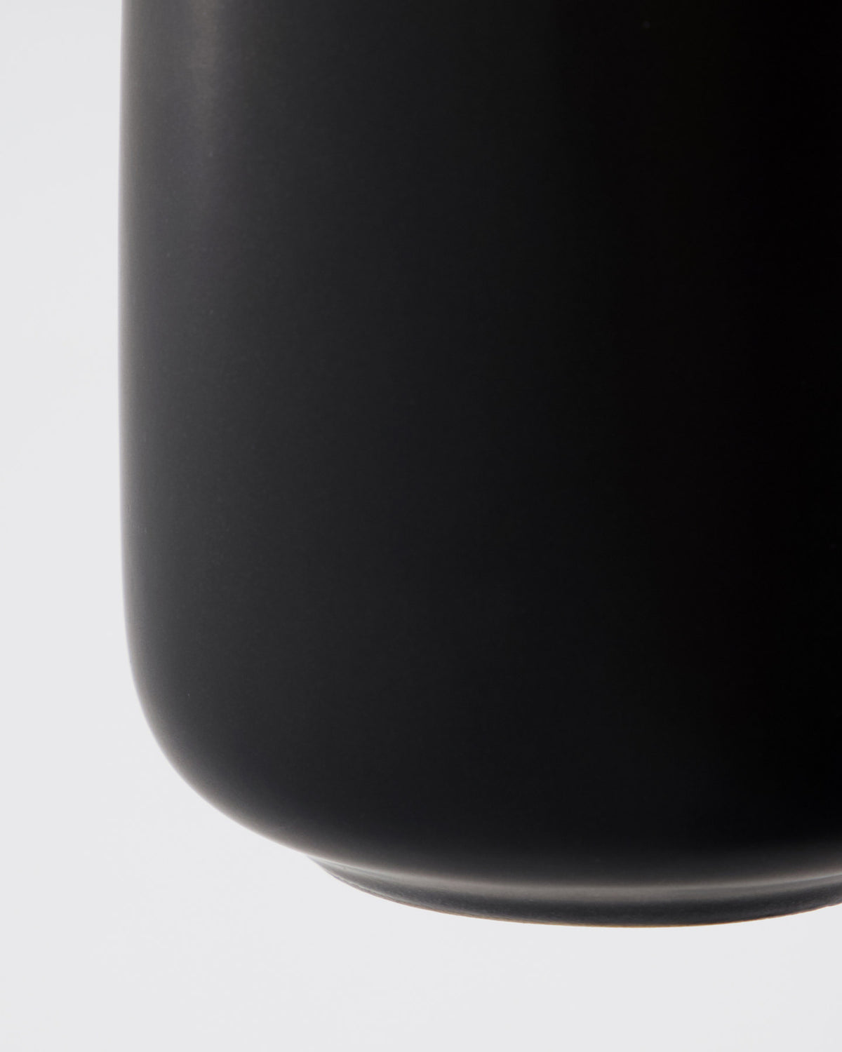 Zahnputzbecher, HDEdga, Schwarz in Schwarz präsentiert im Onlineshop von KAQTU Design AG. Badzubehör ist von House Doctor