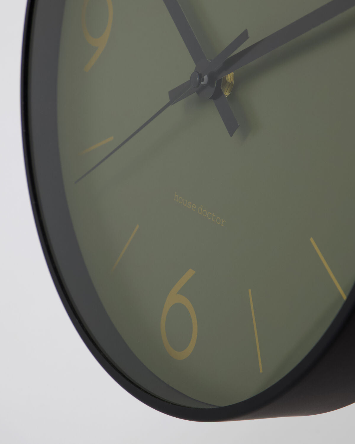 Wanduhr, HDTime, Dunkelgrün in Dunkelgrün präsentiert im Onlineshop von KAQTU Design AG. Wanduhr ist von House Doctor