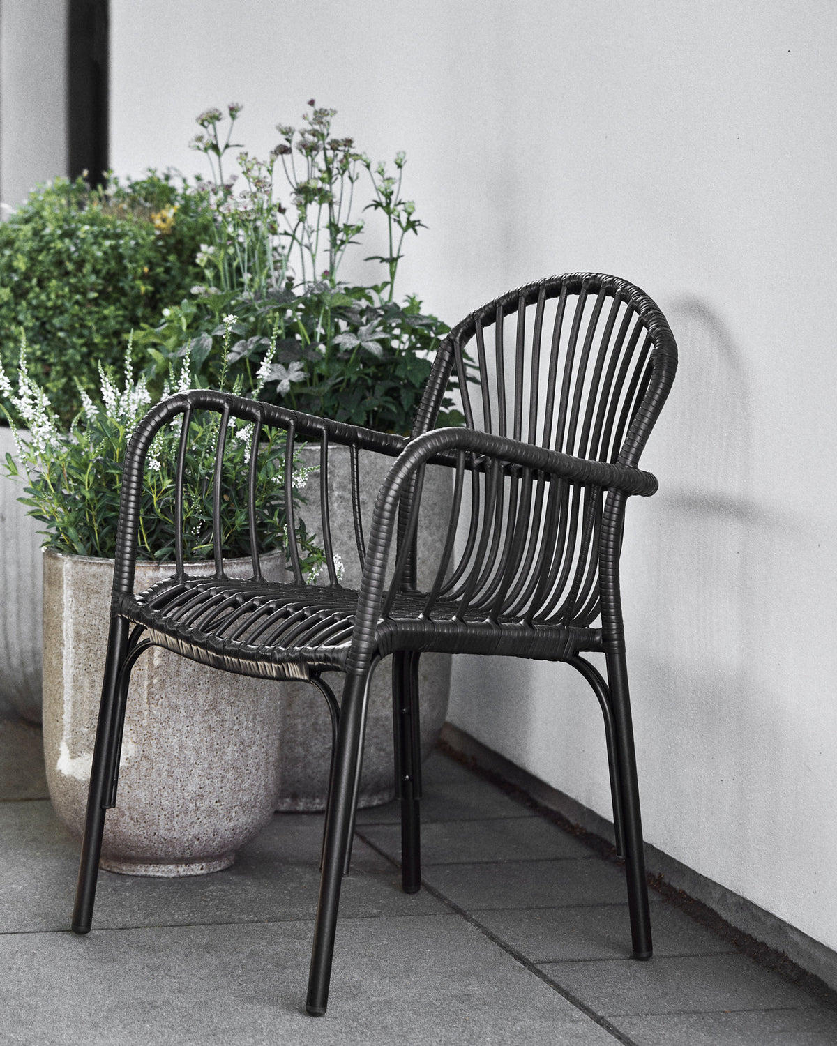 Stuhl, Brea in Schwarz präsentiert im Onlineshop von KAQTU Design AG. Gartenstuhl mit Armlehnen ist von House Doctor;Stuhl, Brea in Schwarz präsentiert im Onlineshop von KAQTU Design AG. Gartenstuhl mit Armlehnen ist von House Doctor
