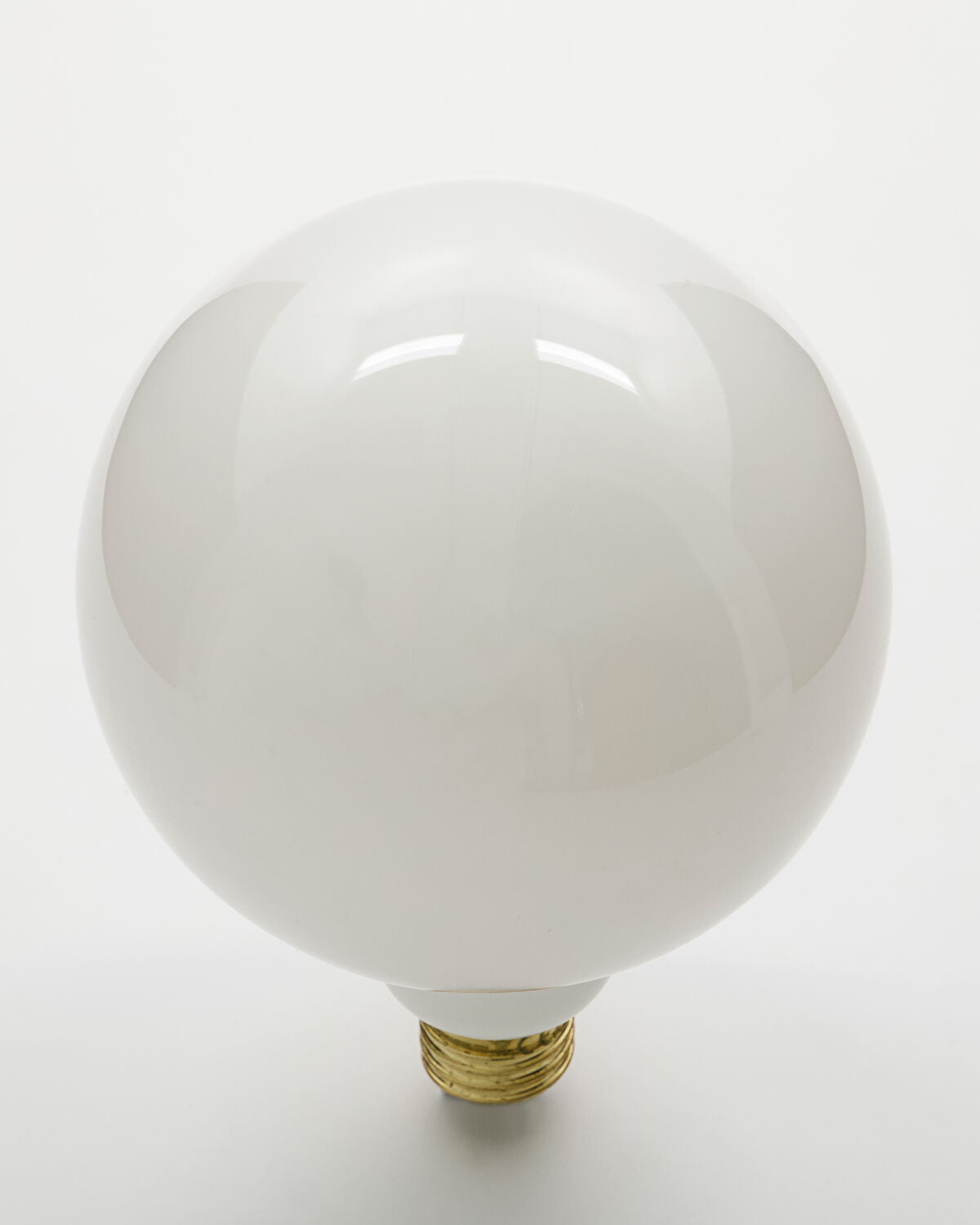HDMega Edison, Weiß in Weiß präsentiert im Onlineshop von KAQTU Design AG. Kabel / Lampenfassung ist von House Doctor
