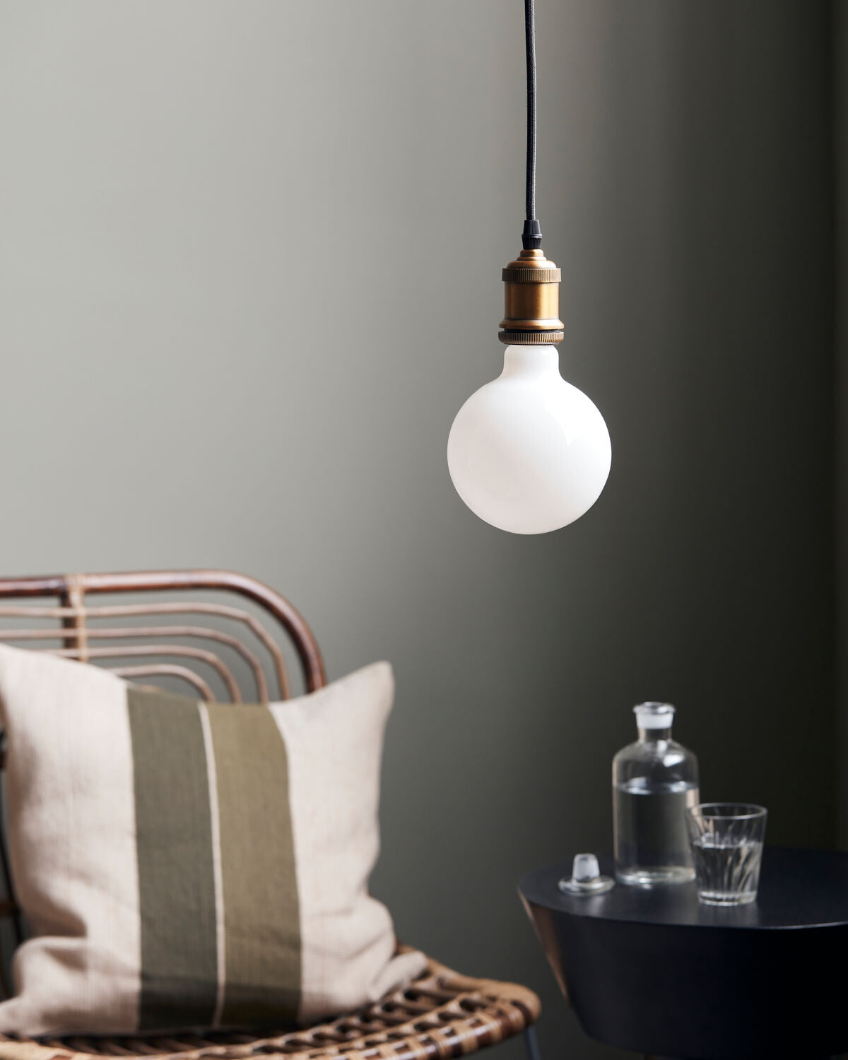 HDMega Edison, Weiß in Weiß präsentiert im Onlineshop von KAQTU Design AG. Kabel / Lampenfassung ist von House Doctor