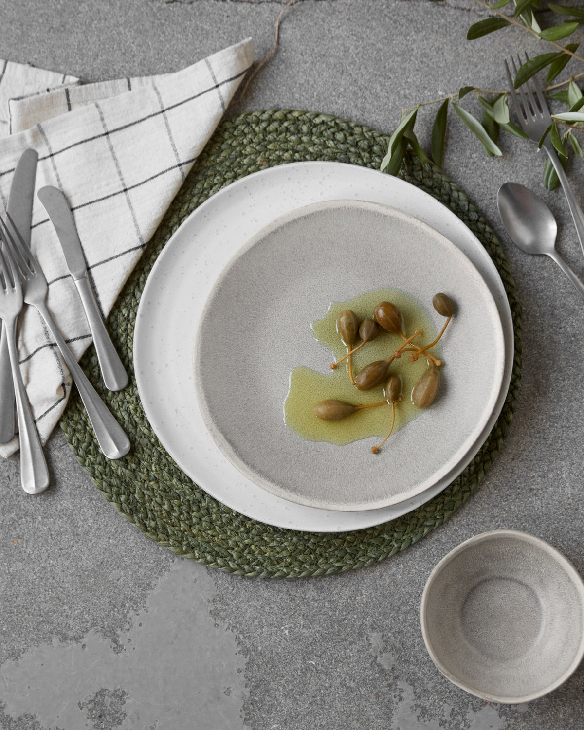 Teller, HDMore, Grau in Grau präsentiert im Onlineshop von KAQTU Design AG. Teller ist von House Doctor