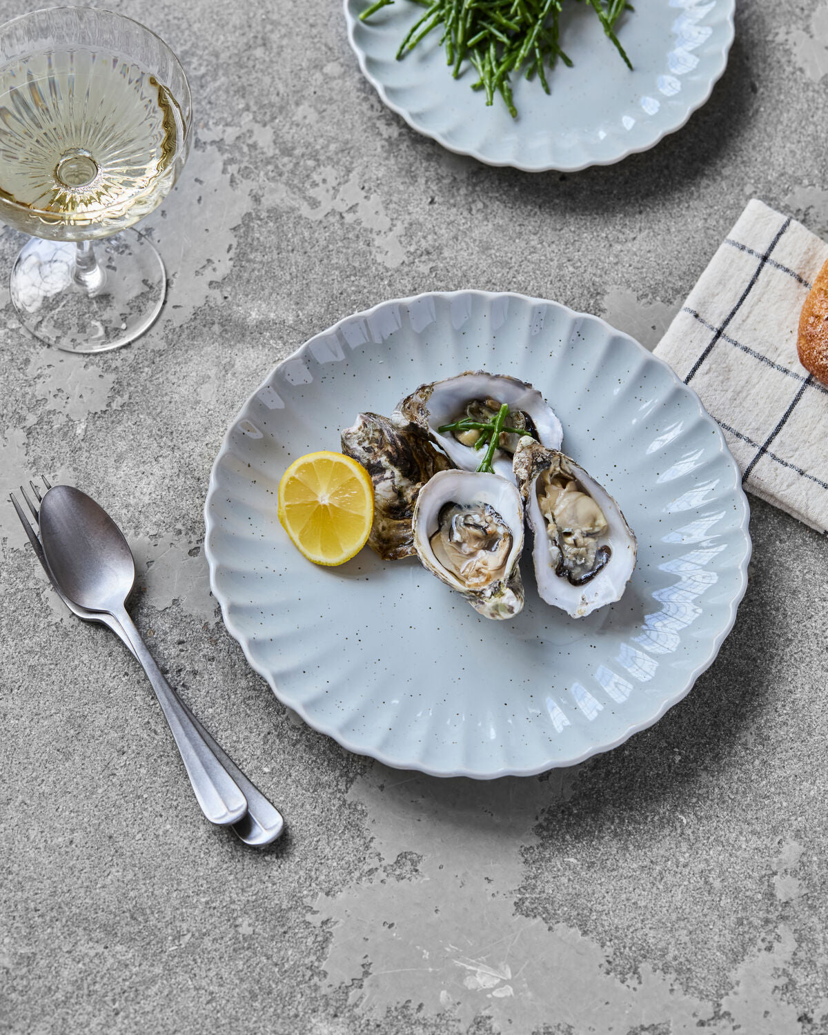 Teller, HDScallop, Hellblau in Hellblau präsentiert im Onlineshop von KAQTU Design AG. Teller ist von House Doctor