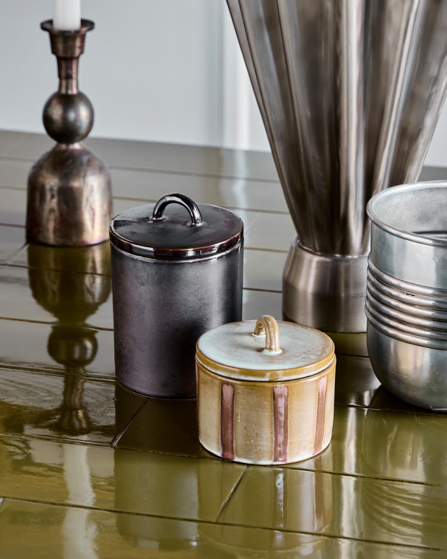 Entdecken Sie die handgefertigten HDTallic Aufbewahrungsschachteln von House Doctor in edlen Farben. Stilvolle Ordnung für Ihr Zuhause!