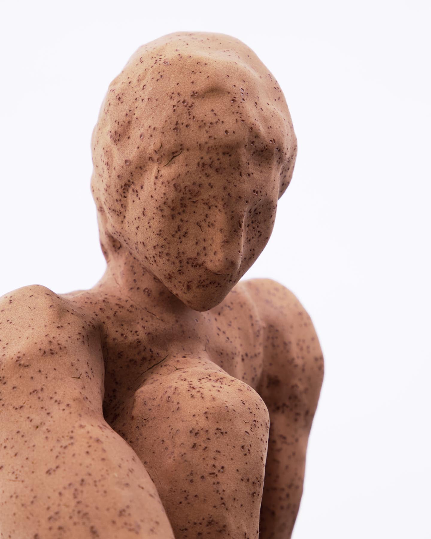 Setzen Sie mit der handgefertigten HDWoman Figur in Braun von House Doctor stilvolle Akzente in Ihrem Zuhause und genießen Sie ihre kunstvolle Ausstrahlung.