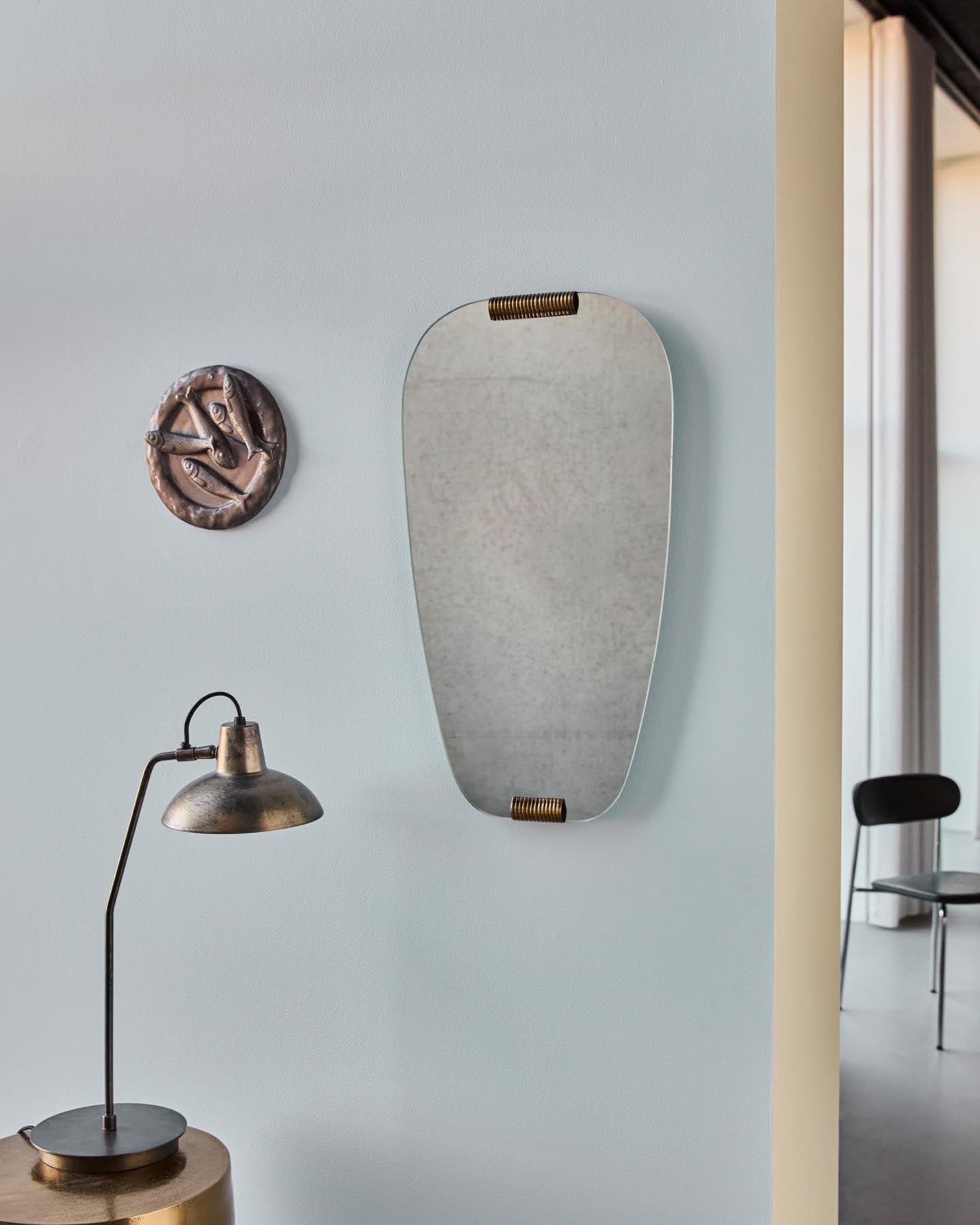 Eleganter Spiegel HDClips Gold von House Doctor – handgefertigt mit goldenen Clips und Jugendstil-Design. Perfekt für jeden Raum!