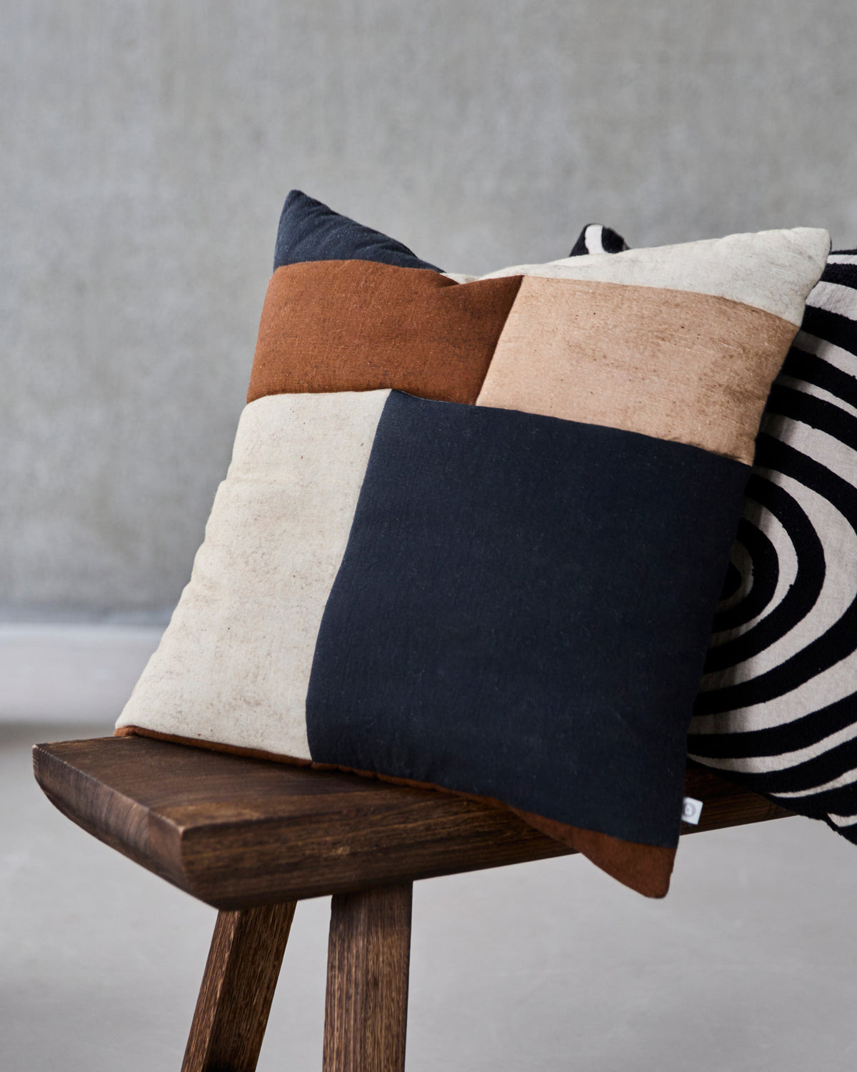 Kissenbezug, HDPatch, Schwarz;Sand;Braun in Schwarz, Sand, Braun präsentiert im Onlineshop von KAQTU Design AG. Deko Kissenbezug ist von House Doctor