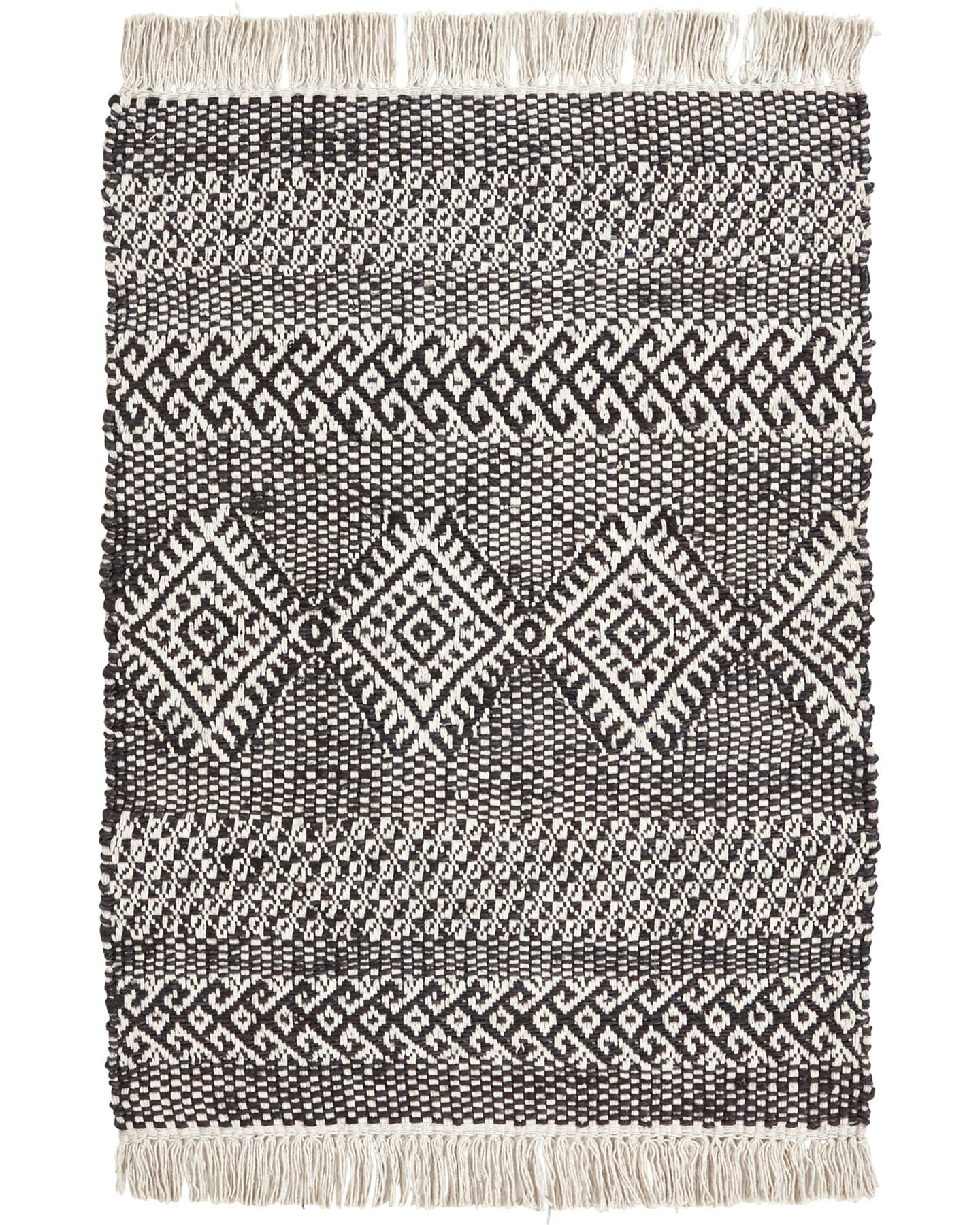 Bringen Sie mit dem HDEthnic Teppich von House Doctor stilvolle Ethno-Elemente in Ihr Zuhause. Handgefertigt aus Jute und Baumwolle, vereint er Komfort und Langlebigkeit.