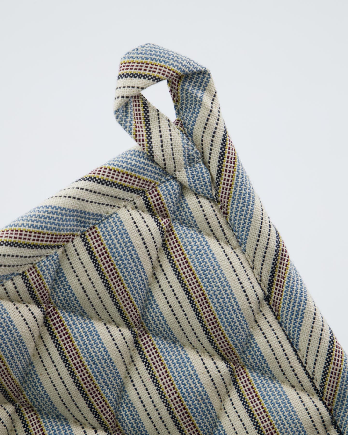 Sichern Sie sich die stilvollen Topflappen HDChef in Blau und Sand von House Doctor – ein elegantes und funktionales Must-Have für jede Küche!