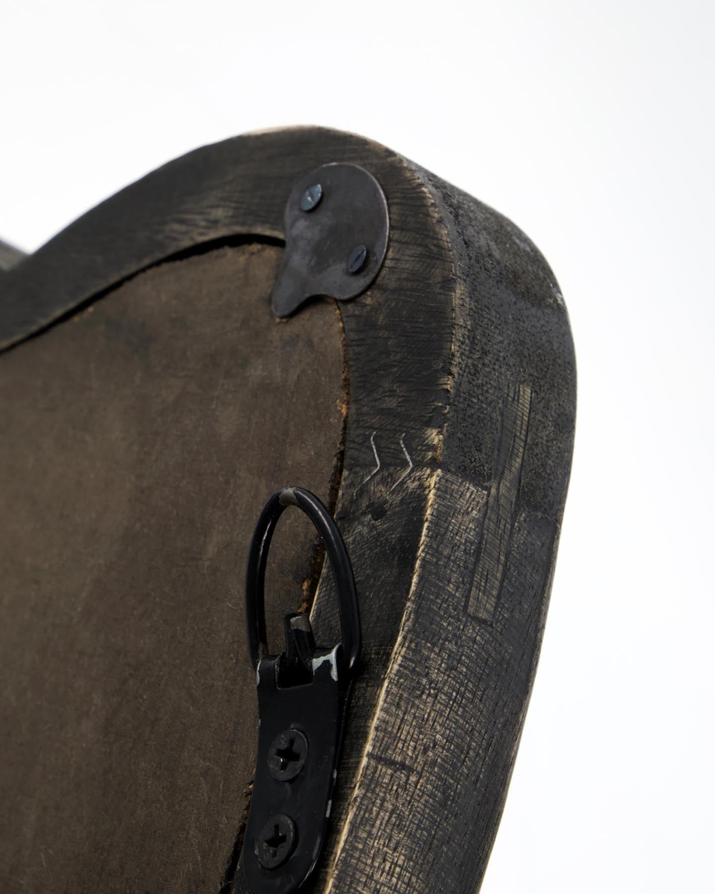 Eleganter Wandspiegel HDJamp von House Doctor in tiefem Schwarz. Handgefertigter Mangoholzrahmen, der jedem Raum Individualität verleiht.