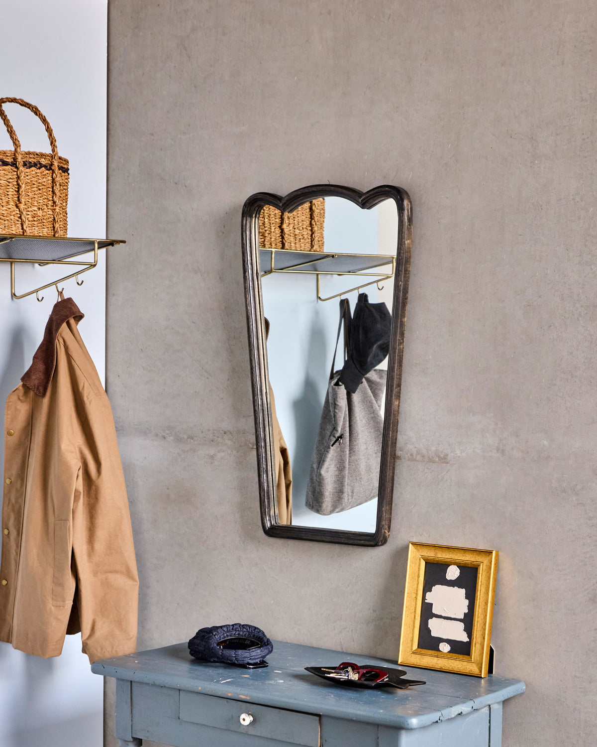 Spiegel mit Rahmen, HDJamp, Schwarz in Schwarz präsentiert im Onlineshop von KAQTU Design AG. Wandspiegel ist von House Doctor