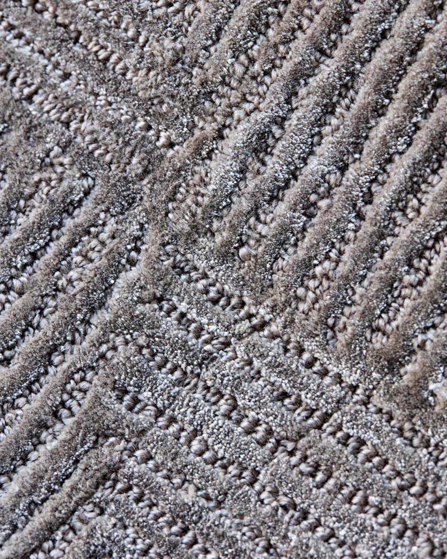 Verleihen Sie Ihrem Raum mit dem handgefertigten HDShine Teppich in Sand von House Doctor eine moderne Eleganz und Gemütlichkeit.