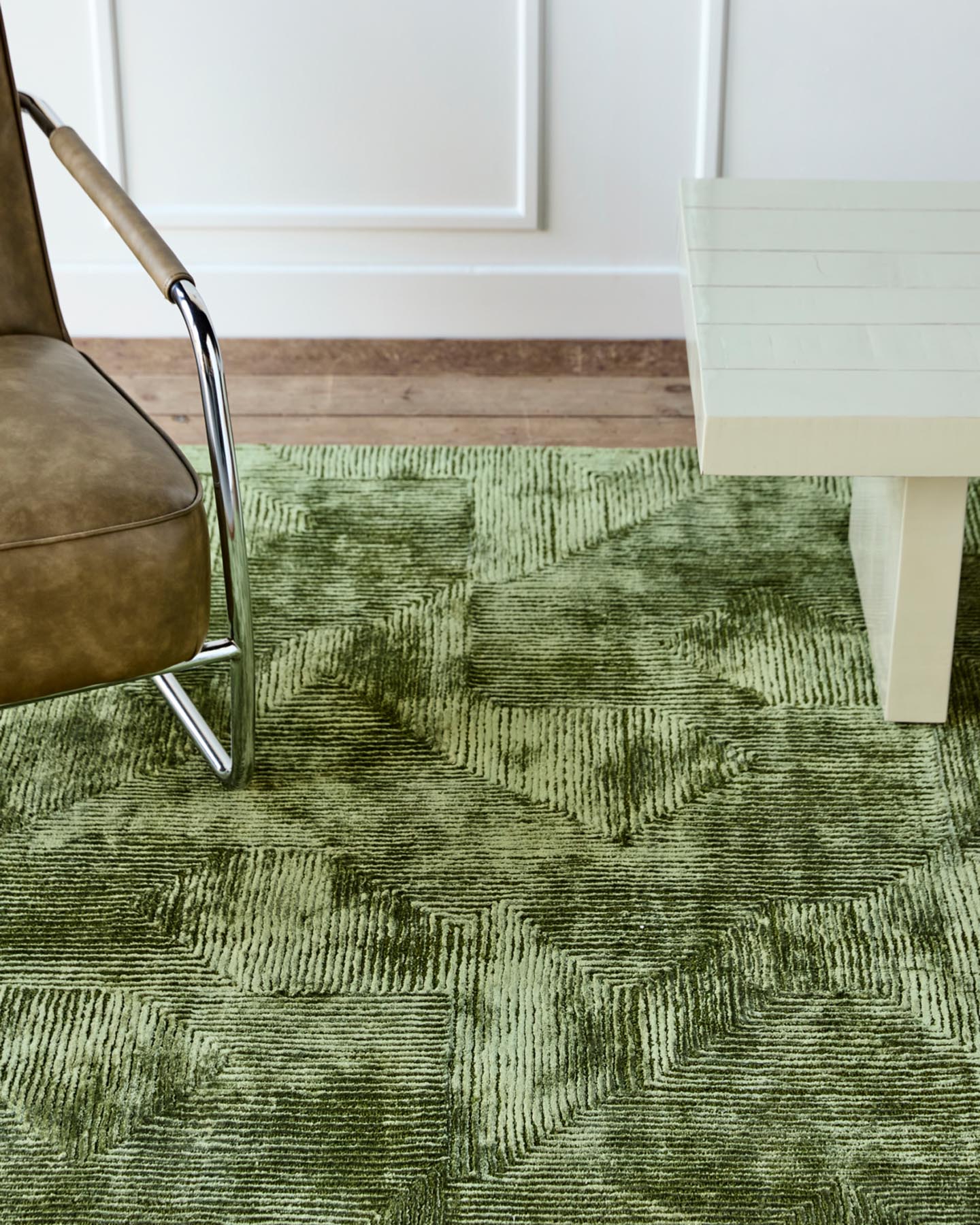 Setzen Sie mit dem eleganten HDShine Teppich in Grün von House Doctor stilvolle Akzente in Ihrem Zuhause. Handgewebt für höchsten Komfort!
