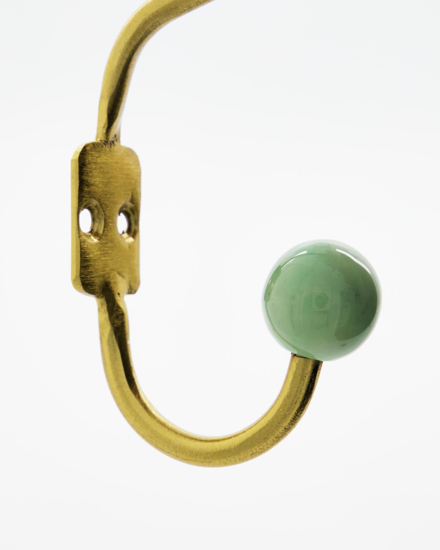 Verleihen Sie Ihrem Zuhause mit den eleganten Haken HDBall Aqua von House Doctor einen modernen Touch. Handgefertigt und vielseitig einsetzbar!