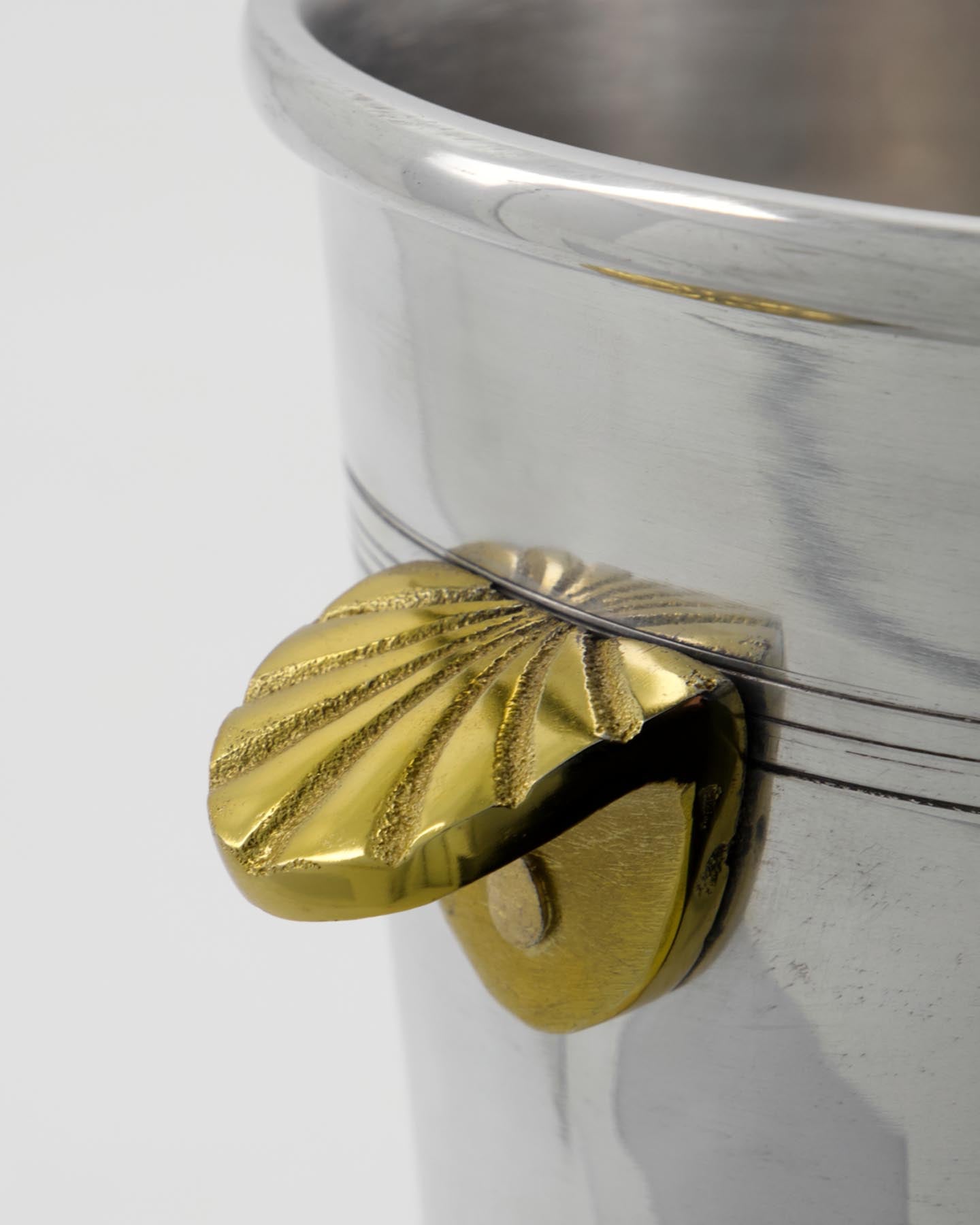 Eleganter Weinkühler HDVind von House Doctor im Antiksilber-Finish – ideal für festliche Anlässe und stilvolle Weinpräsentation.