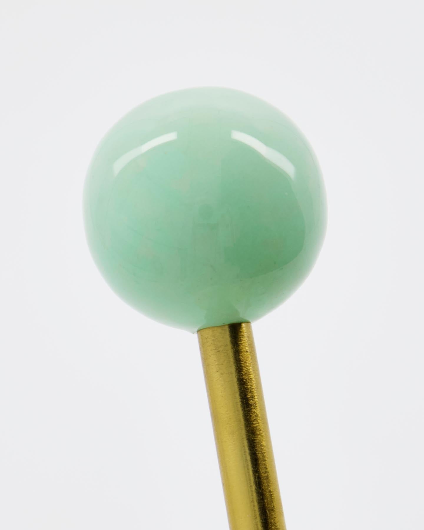 Verleihen Sie Ihrem Zuhause mit den eleganten Haken HDBall Aqua von House Doctor einen modernen Touch. Handgefertigt und vielseitig einsetzbar!