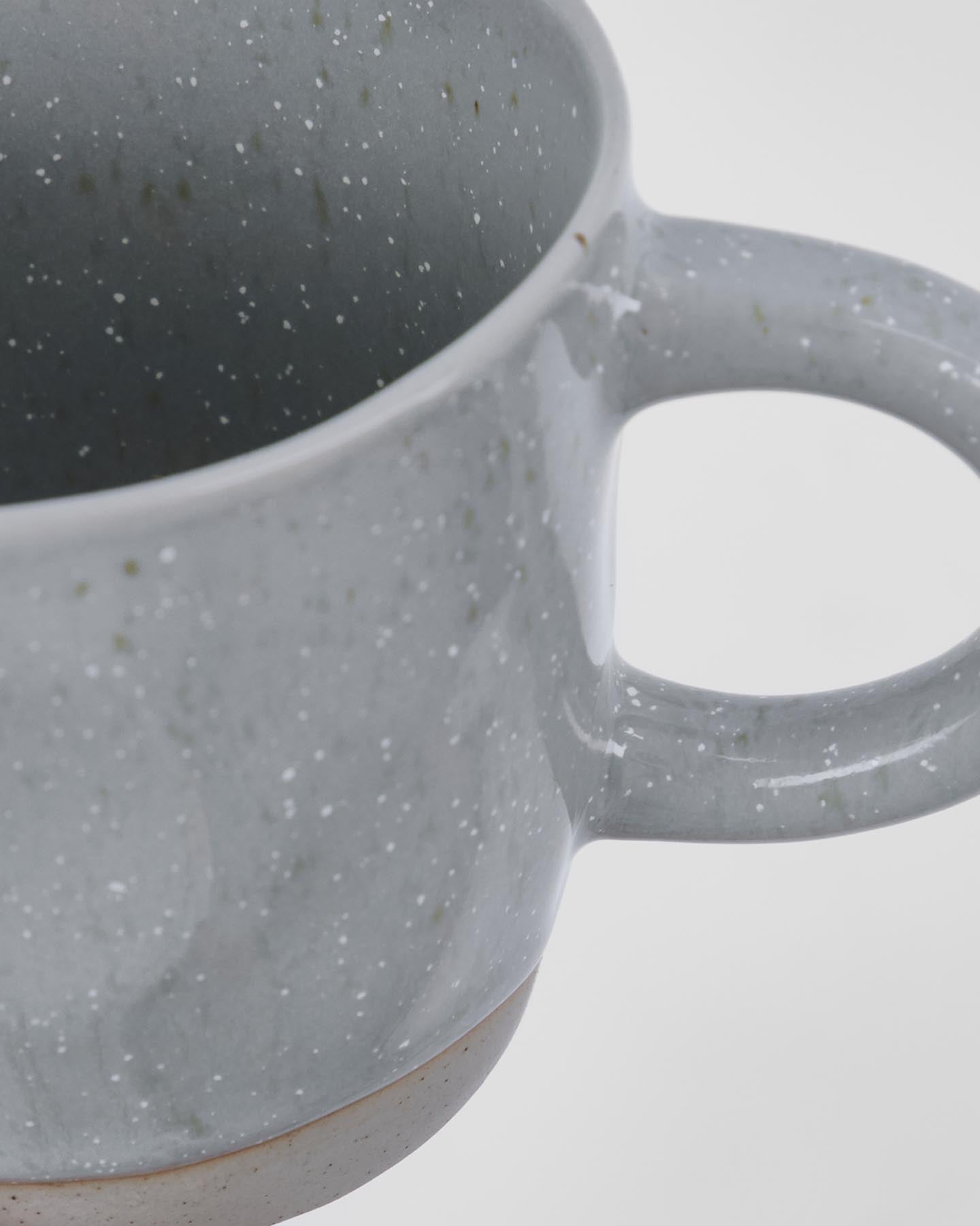 Genießen Sie Ihre Auszeit mit der handgefertigten HDVida Tasse in Hellblau von House Doctor. Einzigartiges Design und hochwertige Materialien für jeden Anlass.