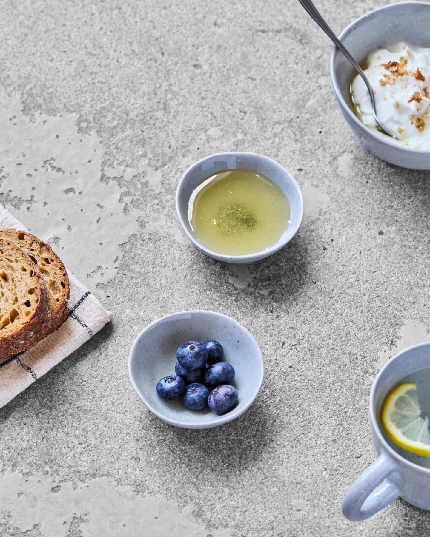 Entdecken Sie die einzigartigen Schalen HDVida in Hellblau von House Doctor – handgefertigt, stilvoll und perfekt für jede Gelegenheit!